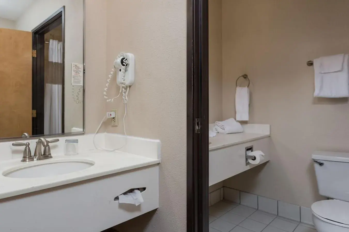 Shower, Bathroom in Shilo Inn Suites Newport