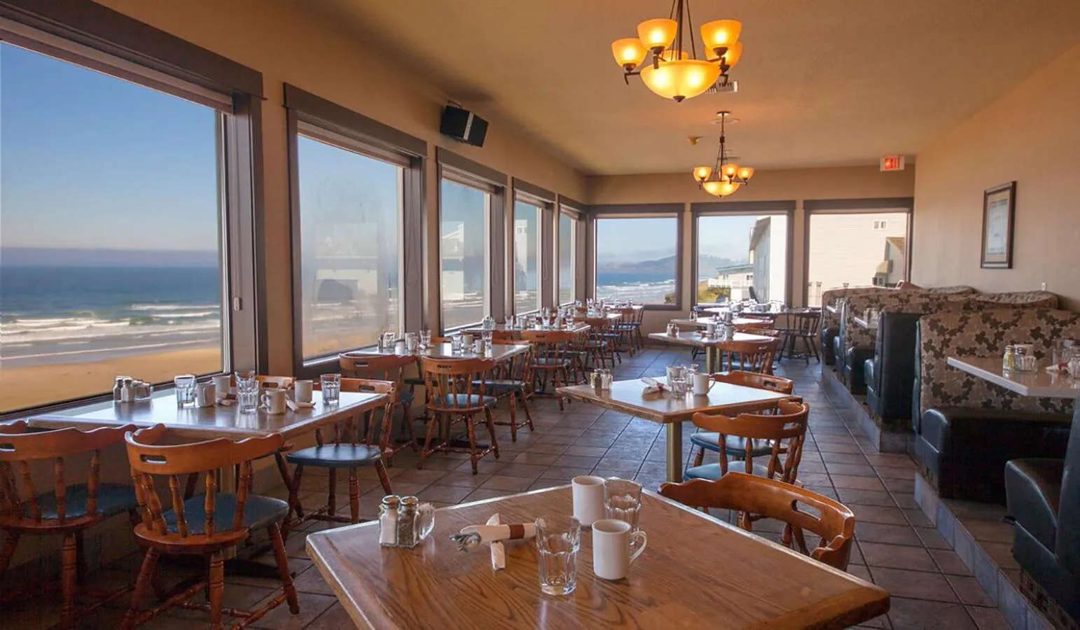 Restaurant/Places to Eat in Shilo Inn Suites Newport