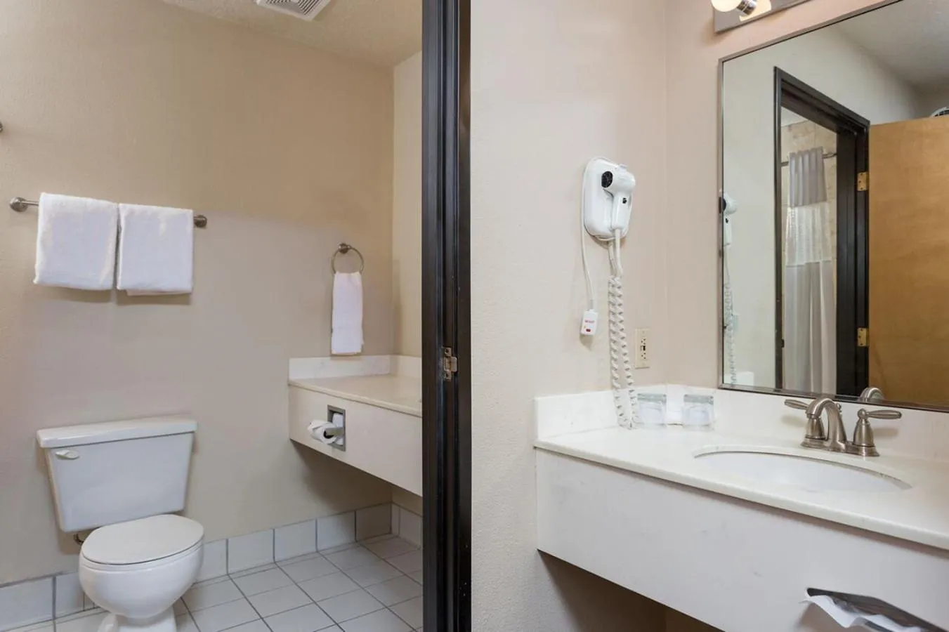 Shower, Bathroom in Shilo Inn Suites Newport