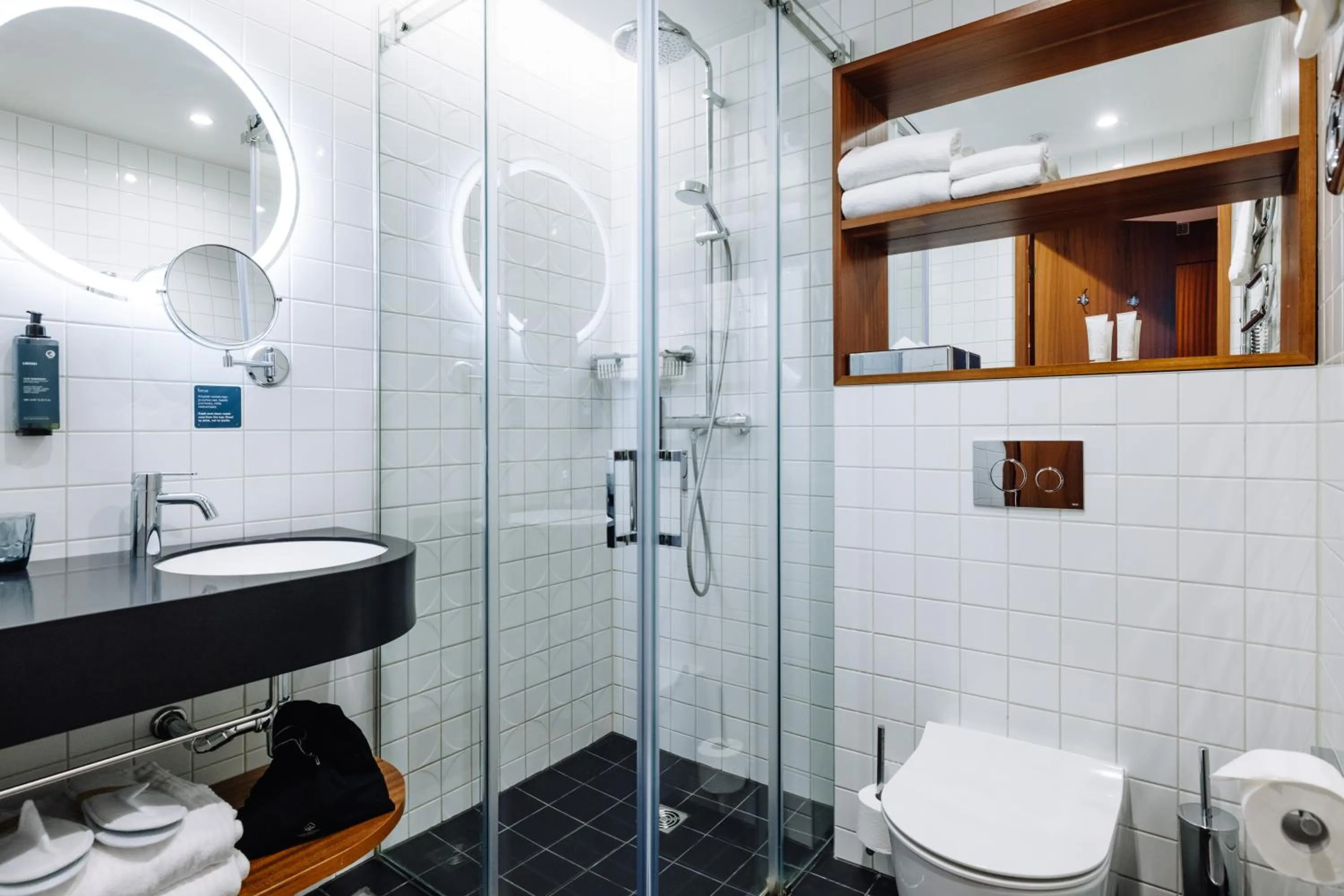 Shower in Hestia Hotel Kentmanni