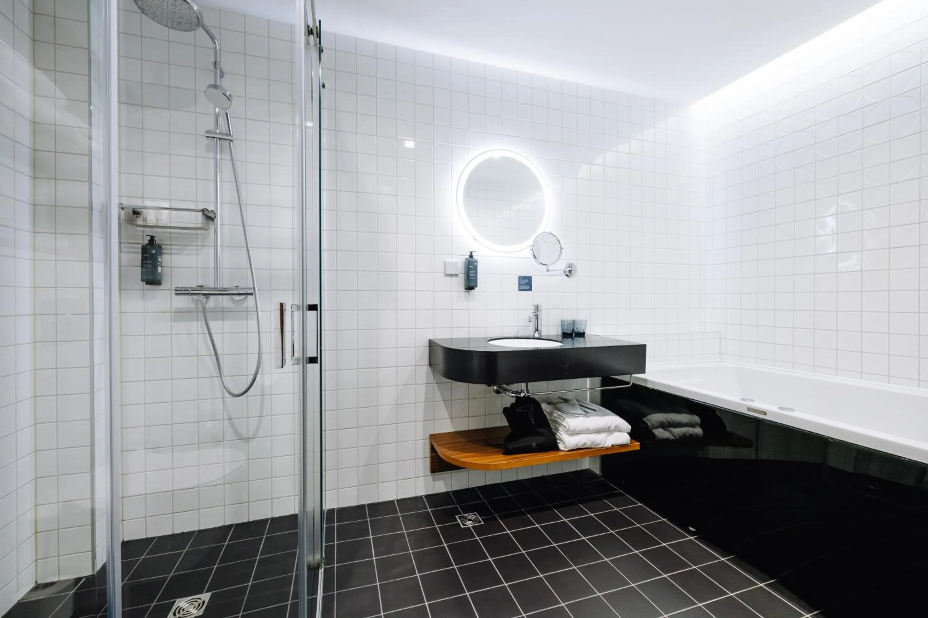 Shower in Hestia Hotel Kentmanni