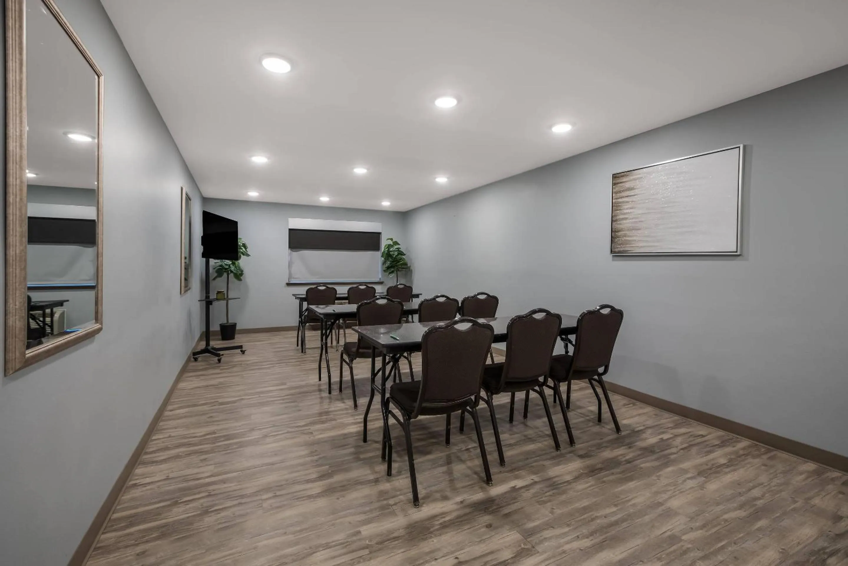 Meeting/conference room in Hotel 28 Boise Airport, an Ascend Collection Hotel