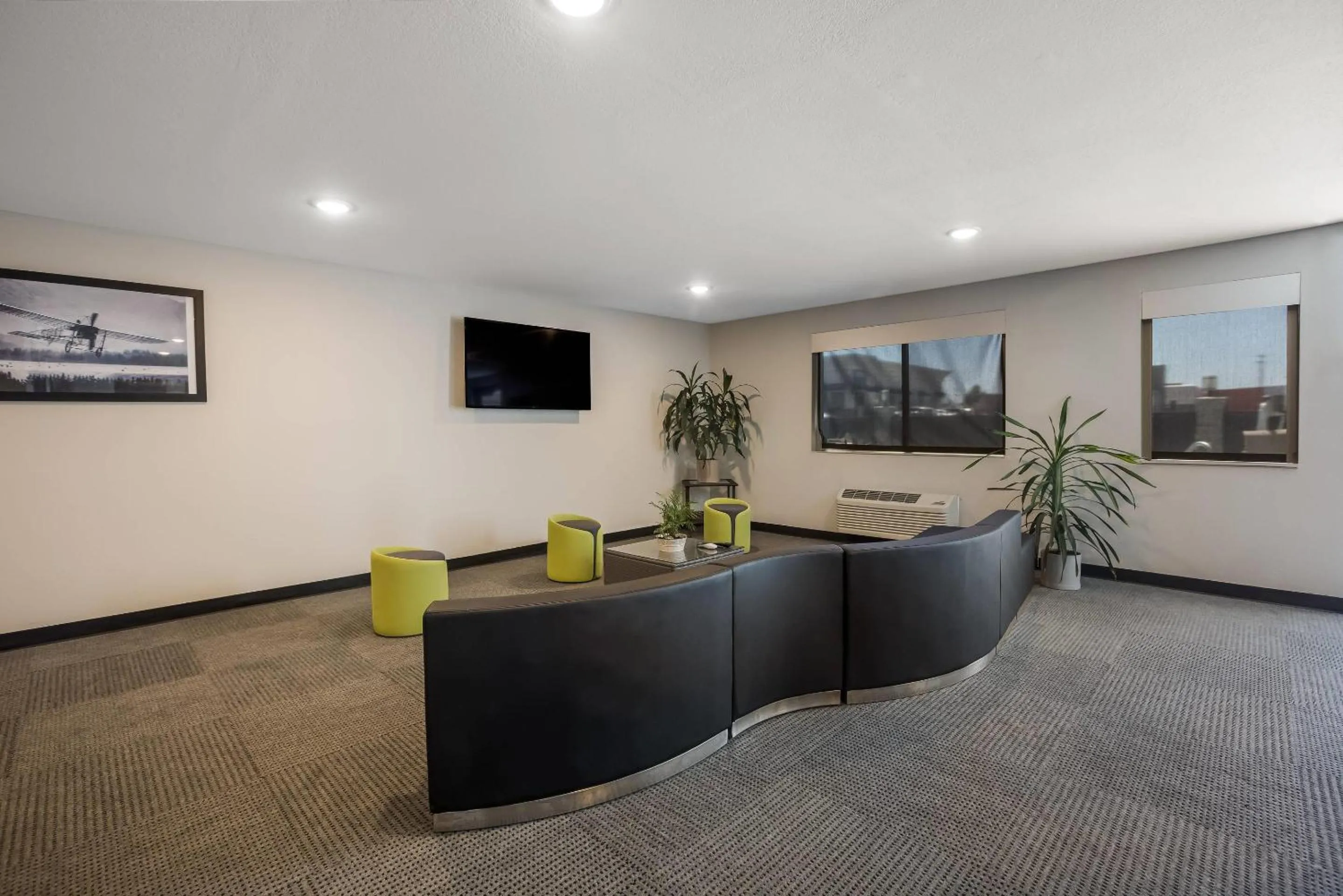 Lounge or bar in Hotel 28 Boise Airport, an Ascend Collection Hotel