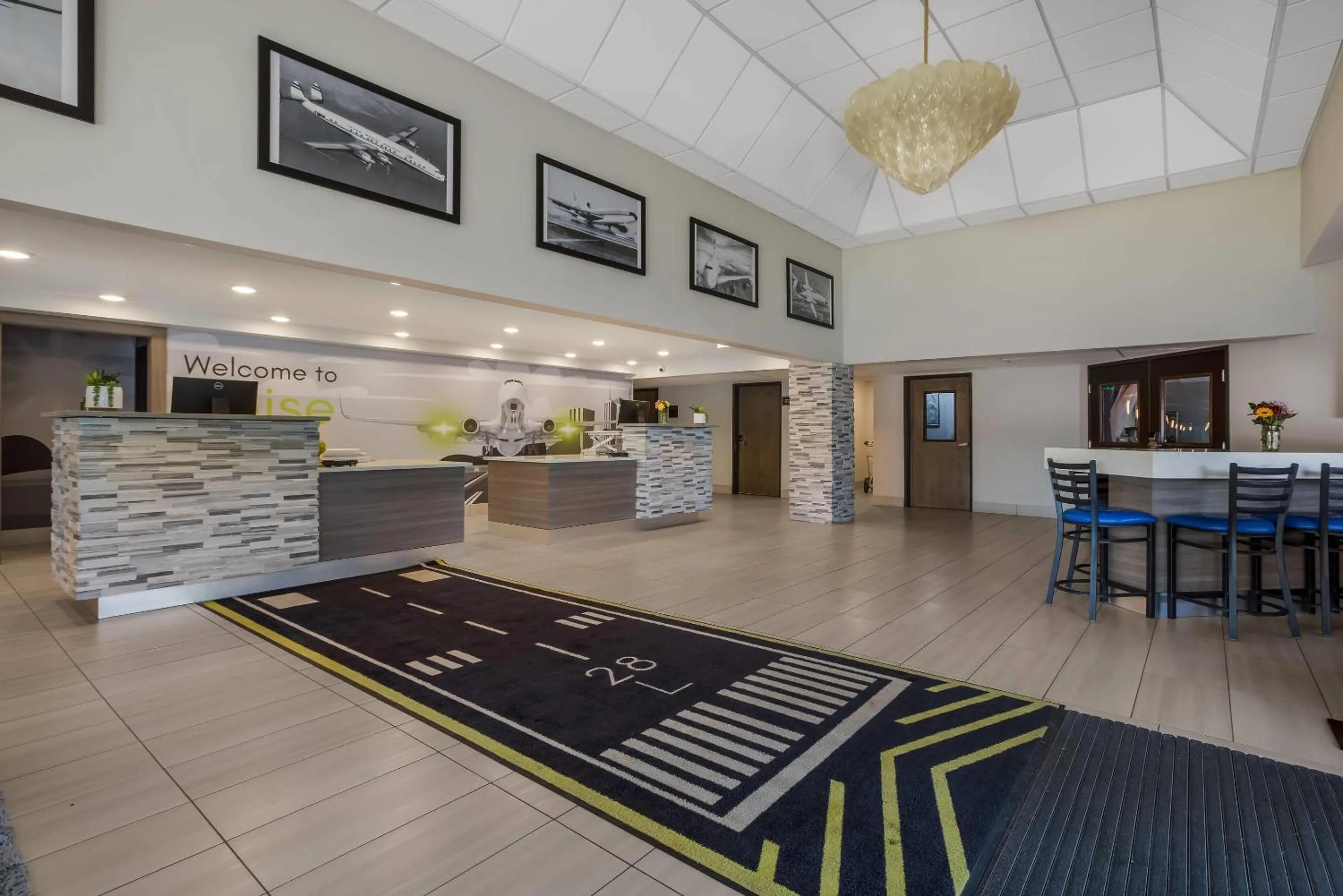 Lobby or reception in Hotel 28 Boise Airport, an Ascend Collection Hotel