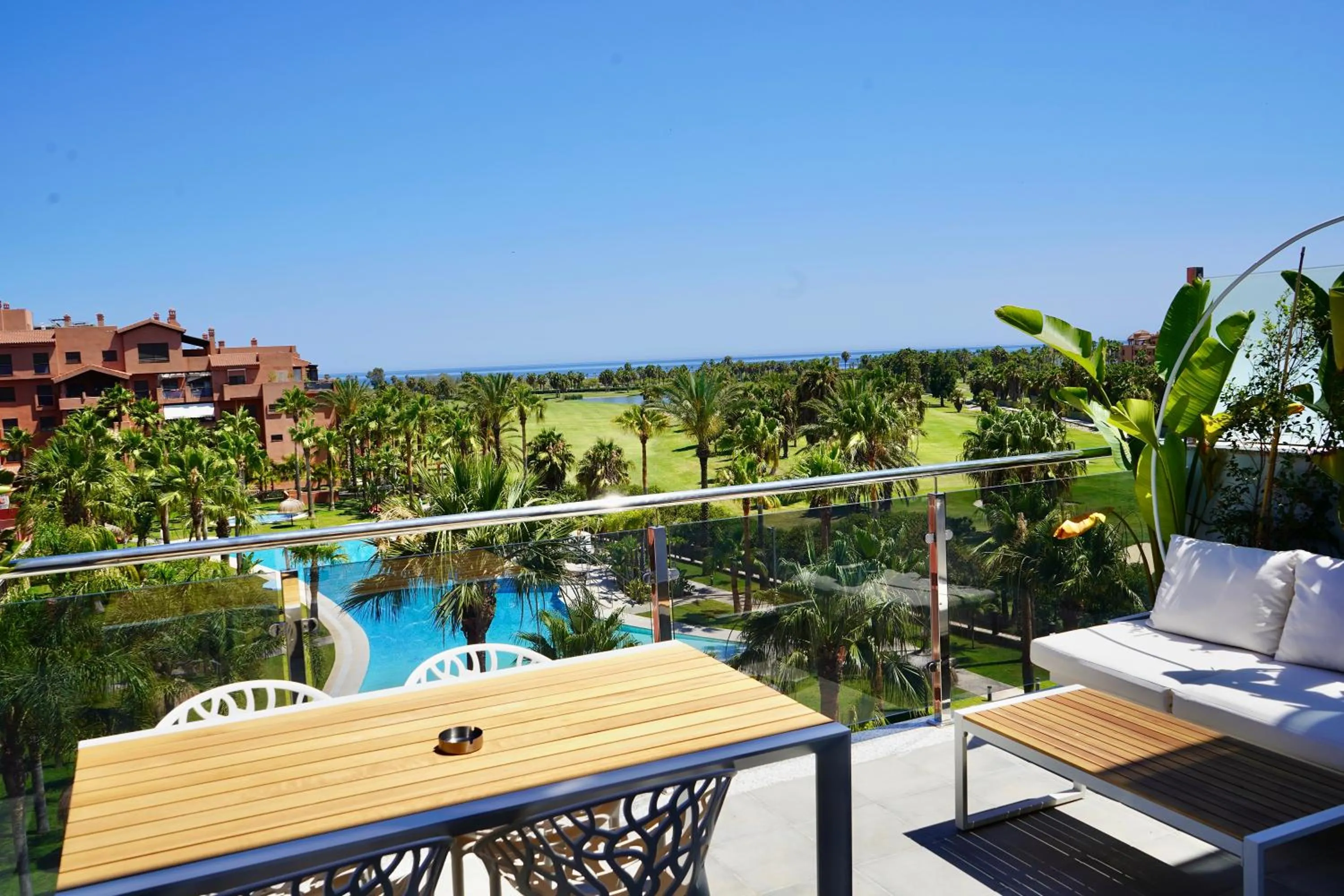 Three-Bedroom Apartment - Oceanfront in Playa Granada Apartamentos Moriscos II