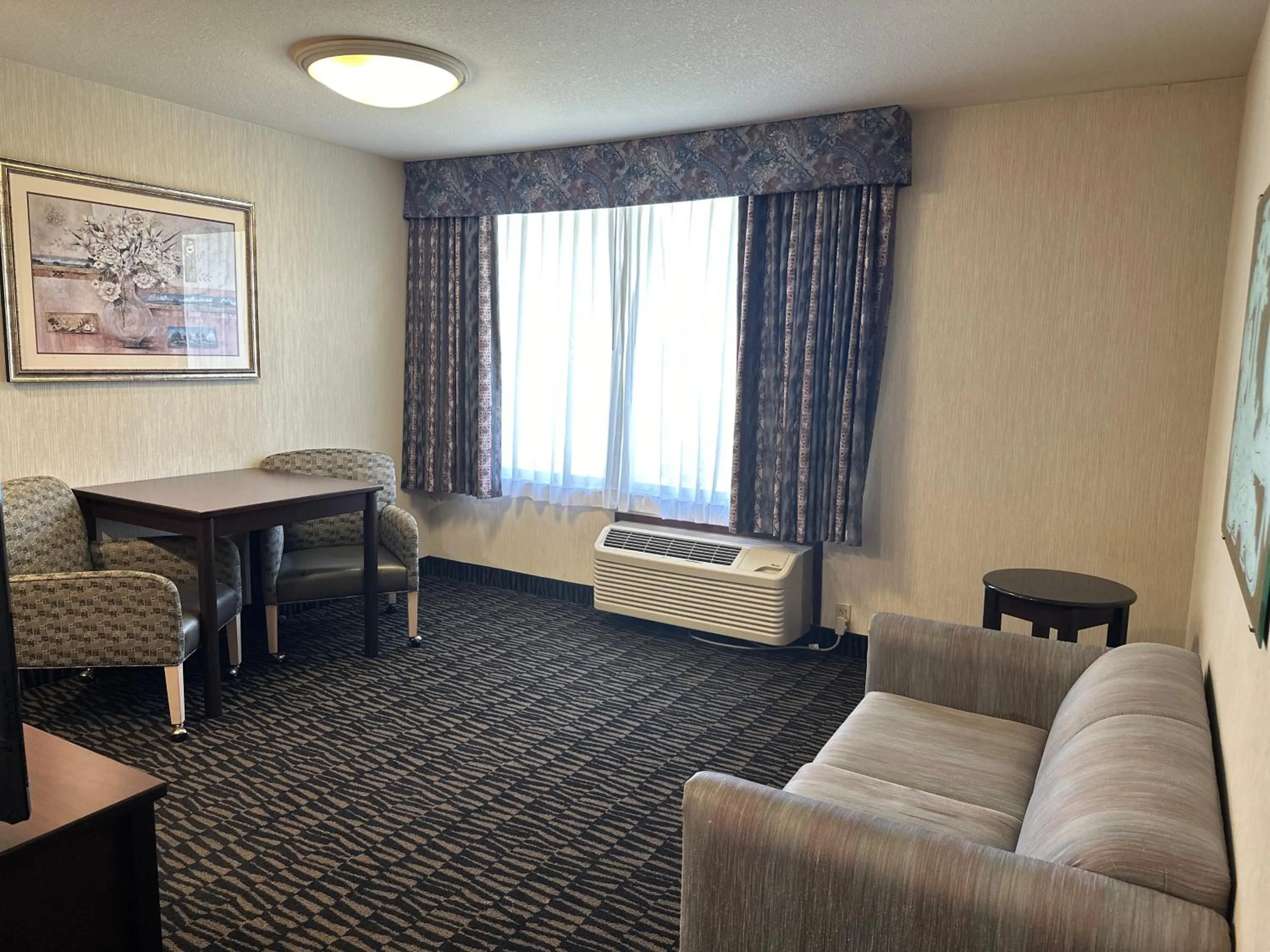 Living room in Sojourn Suites Portland Airport