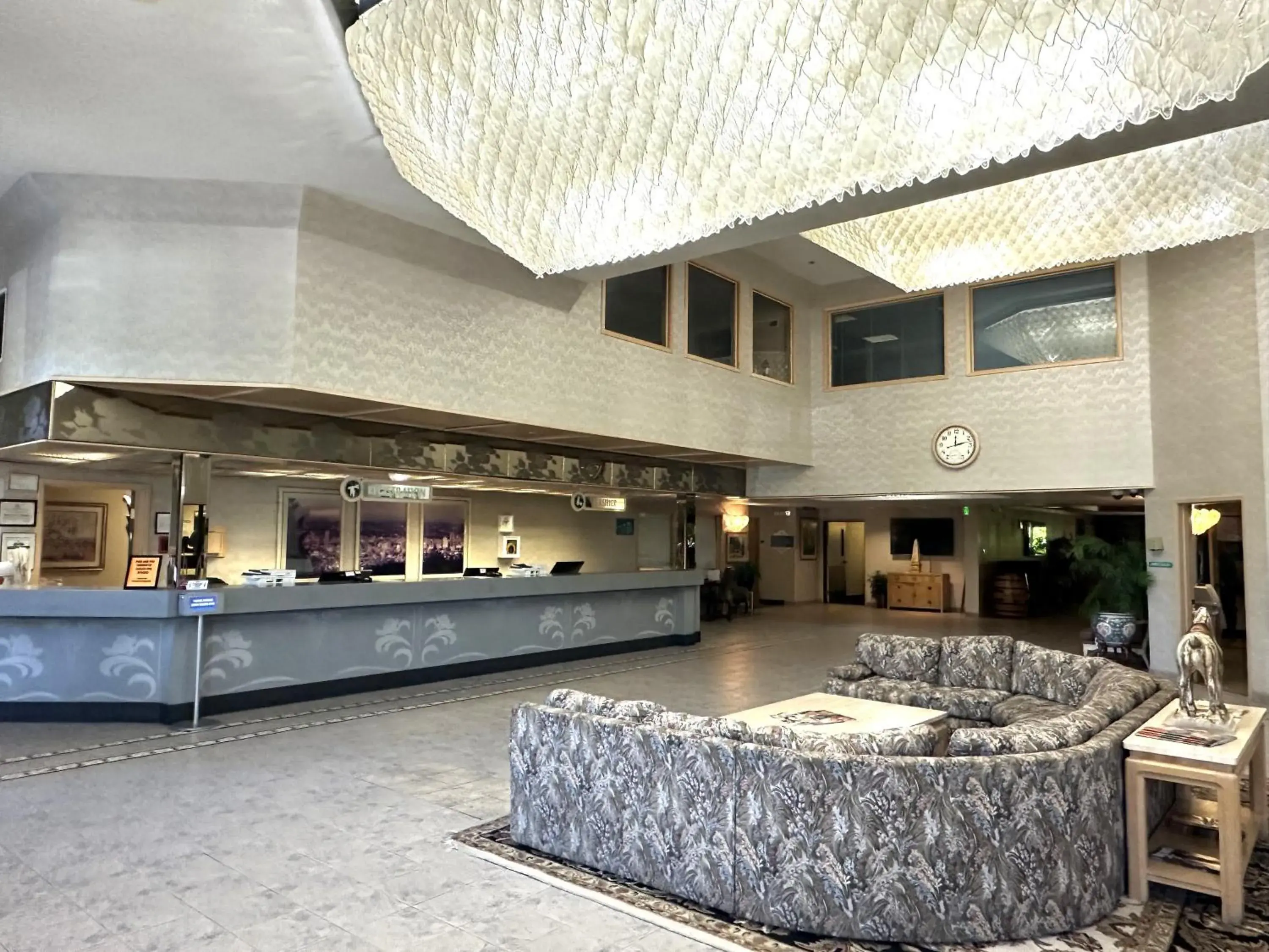 Lobby or reception in Sojourn Suites Portland Airport Lobby or reception in Sojourn Suites Portland Airport