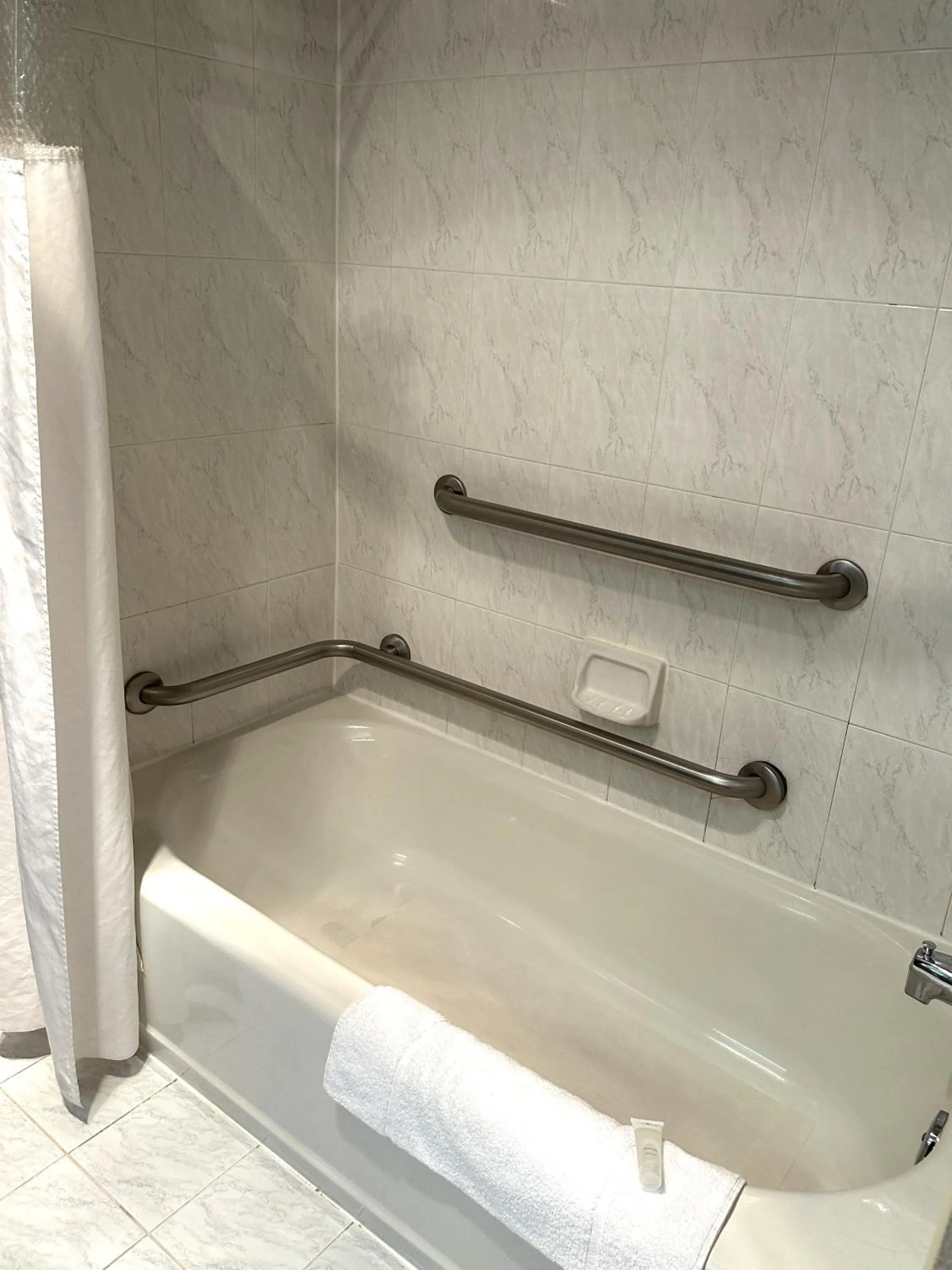 Bath in Sojourn Suites Portland Airport