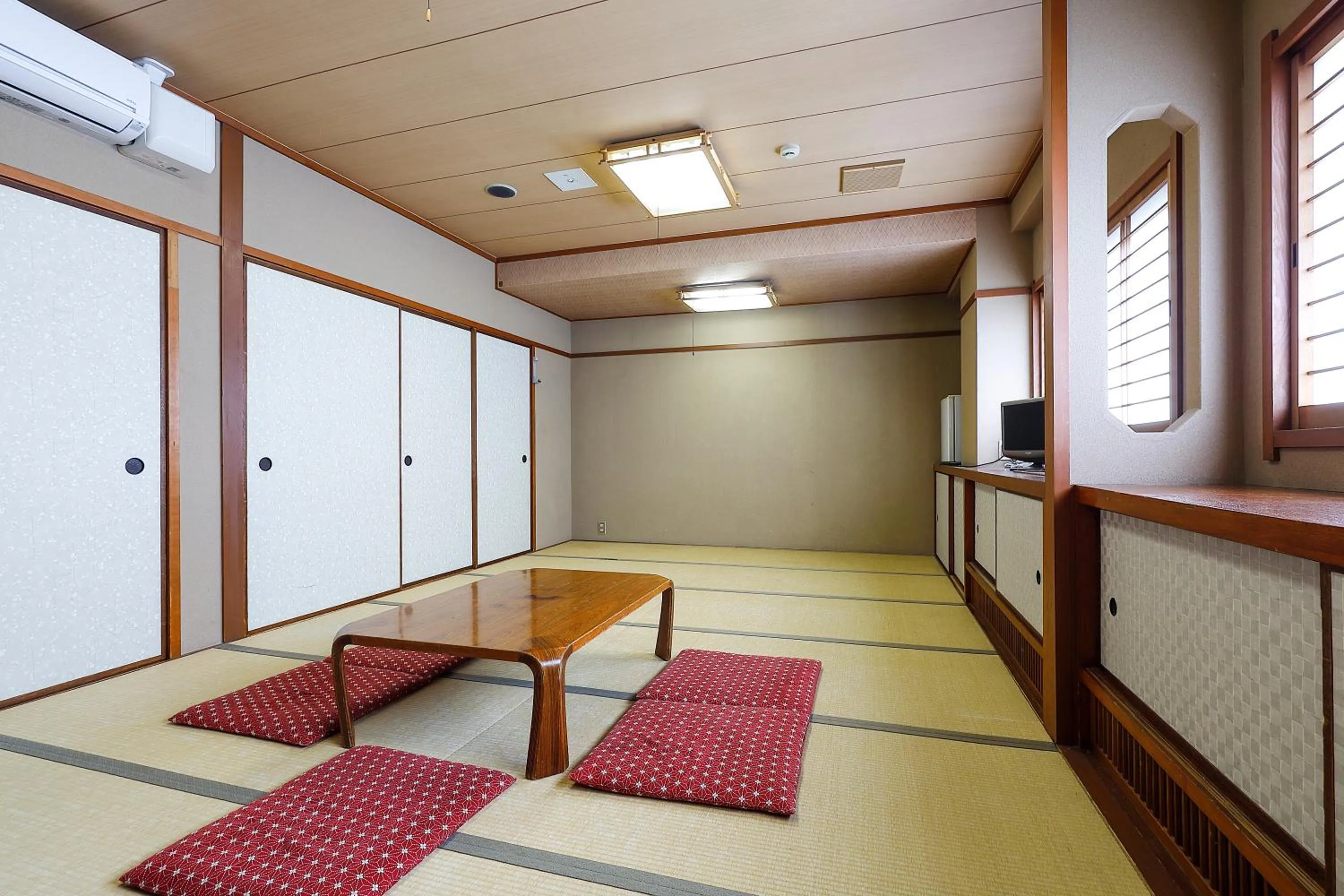 Photo of the whole room in Azumaya Ryokan