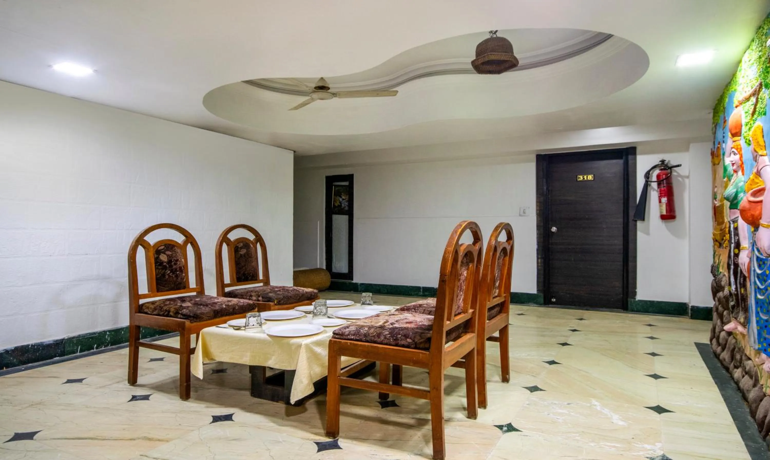 Dining area in Itsy Hotels Shree Krishna Palace