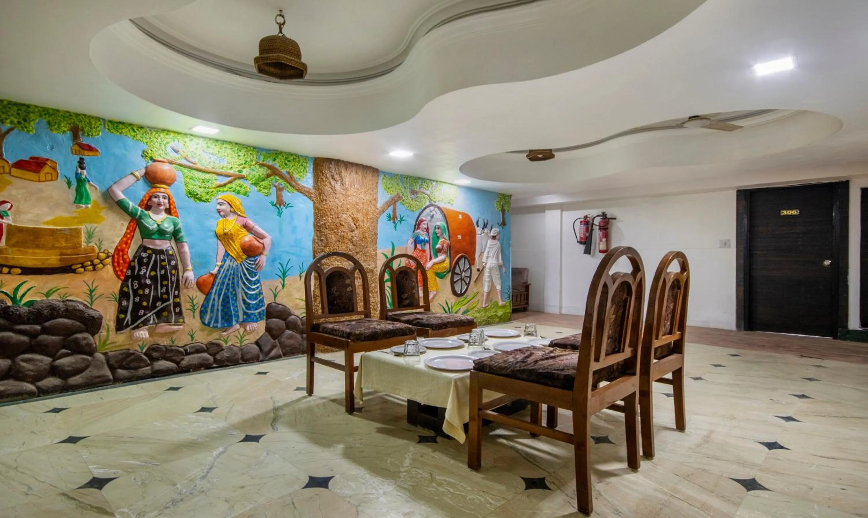 Dining area in Itsy Hotels Shree Krishna Palace