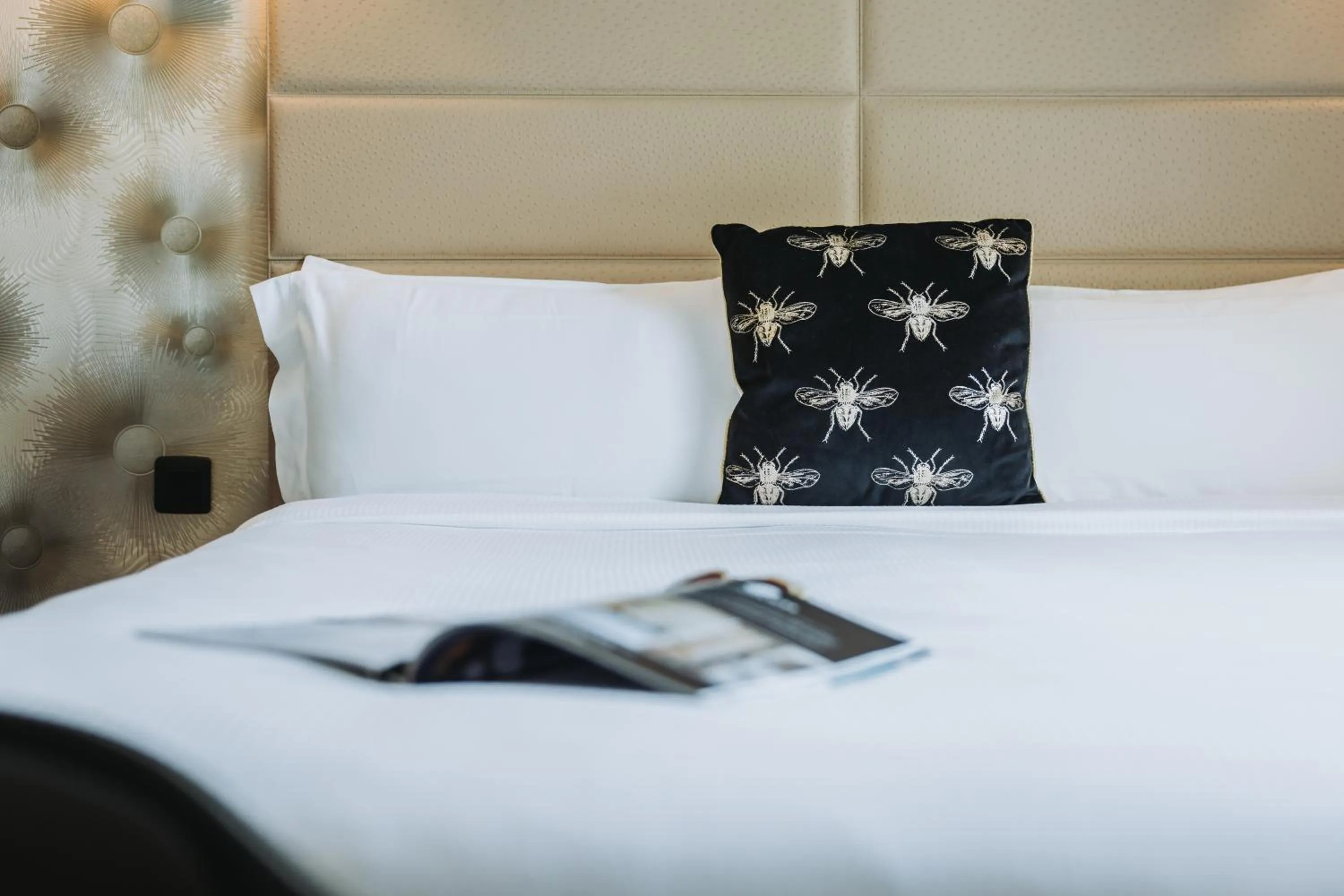 Bedroom, Bed in Hôtel La Villa Cannes