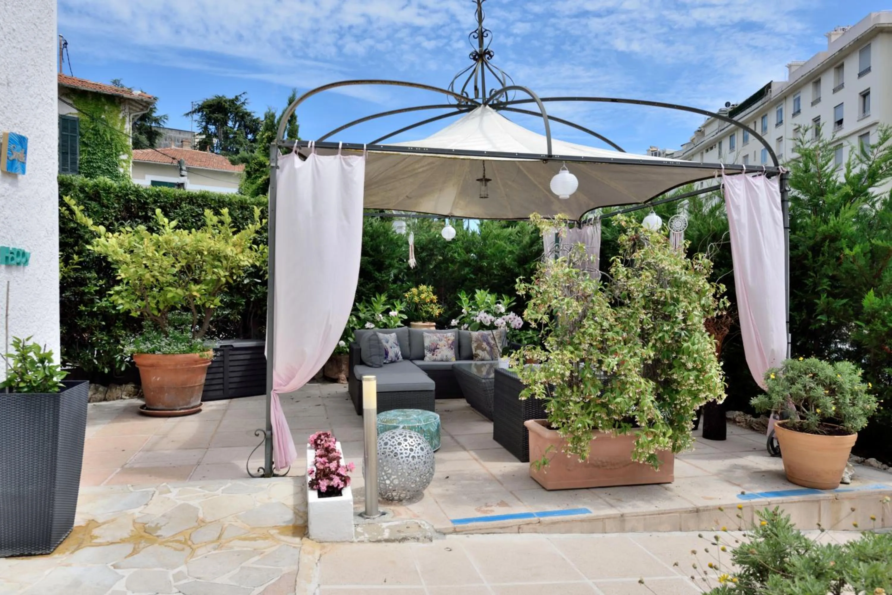 Patio in Hôtel La Villa Cannes