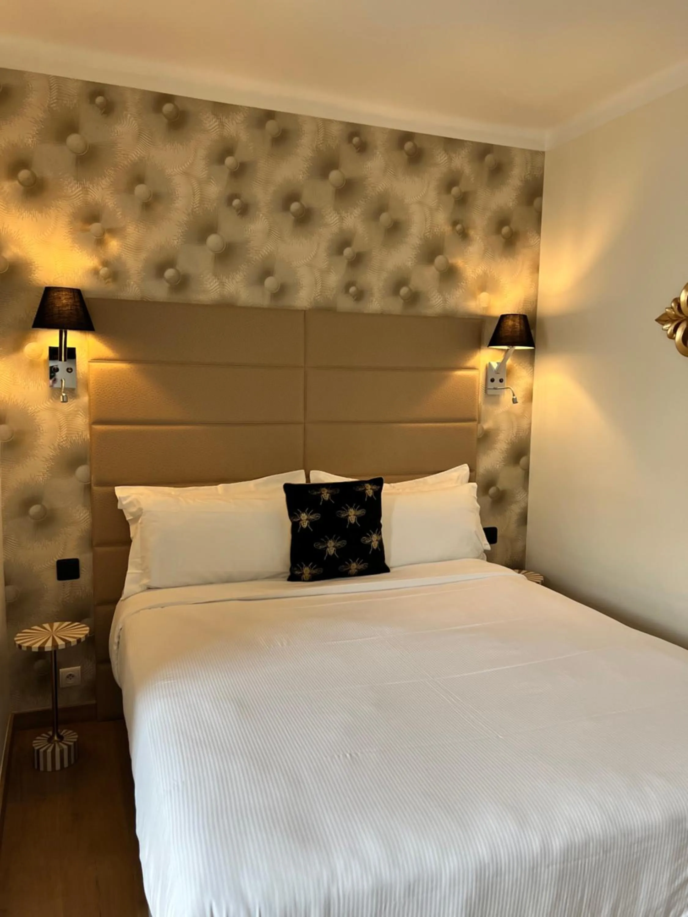 Bedroom, Bed in Hôtel La Villa Cannes