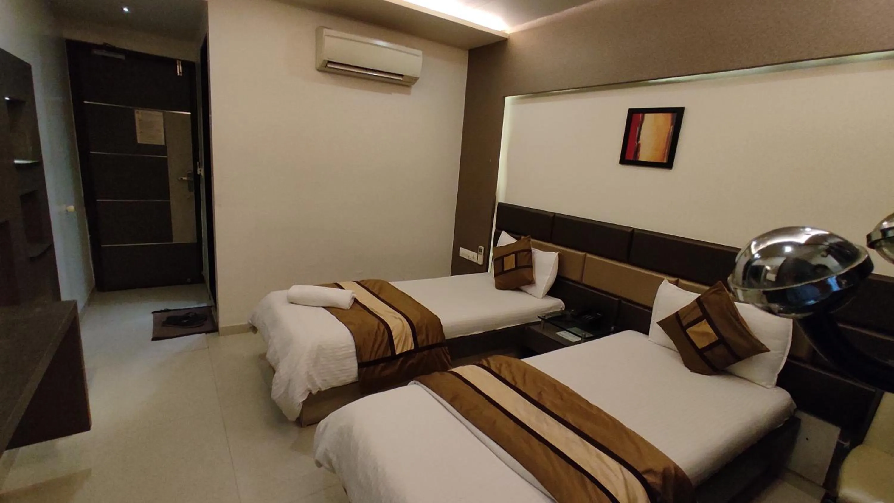 Bed in Hotel Flair Inn