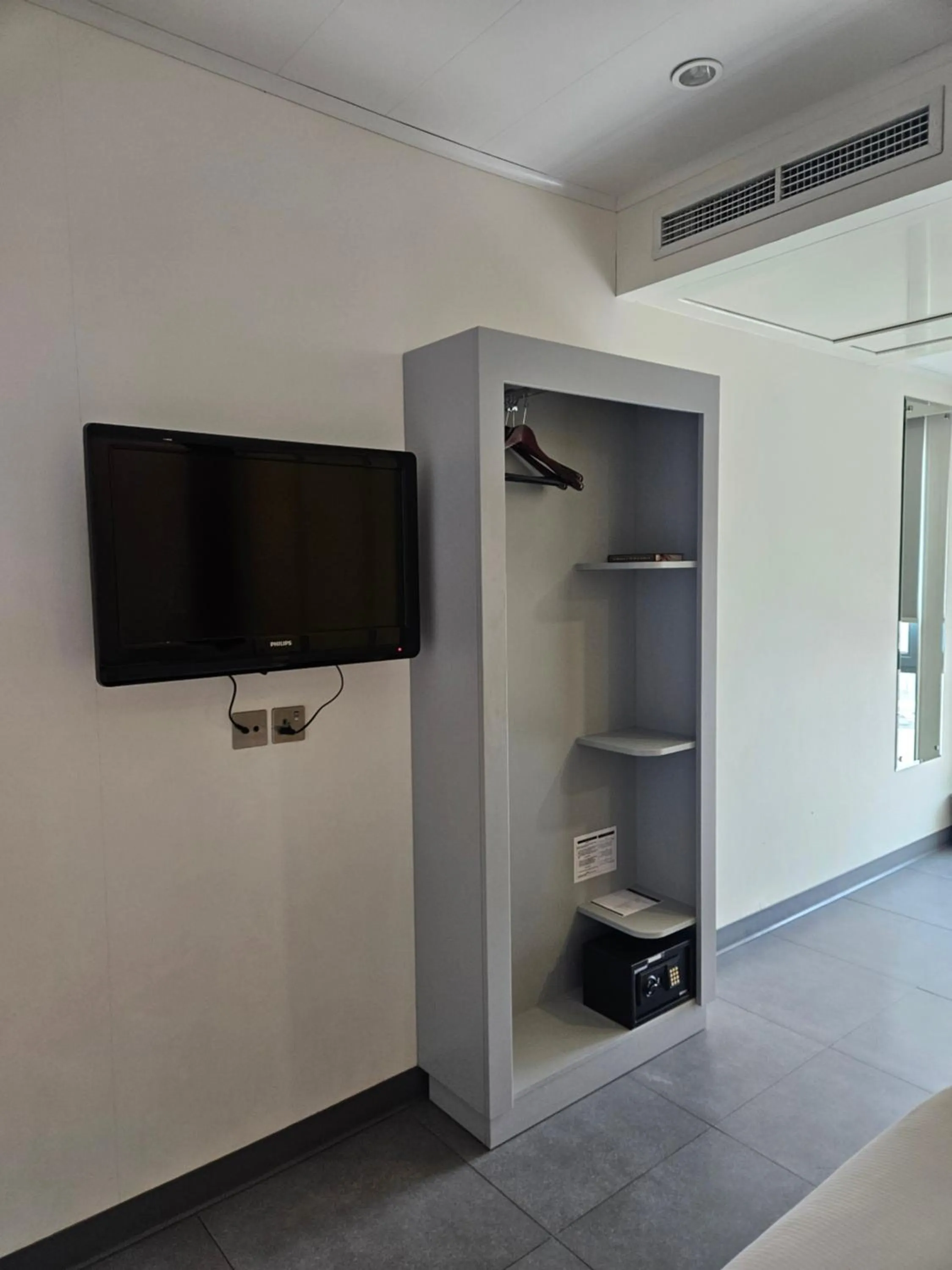 TV and multimedia in JOIN INN HOTEL Jebel Ali, Dubai - Formerly easyHotel Jebel Ali