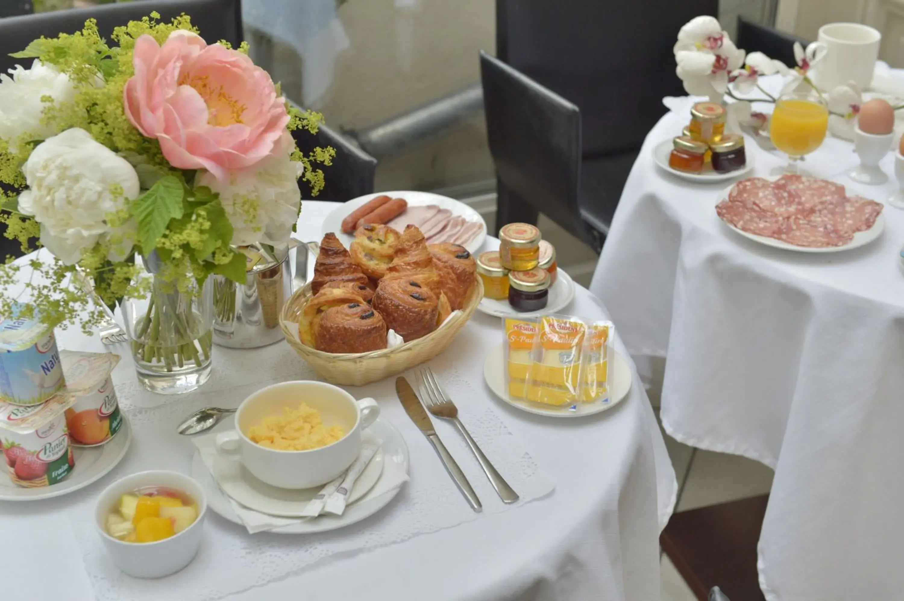 Restaurant/places to eat in Unic Renoir Saint Germain Restaurant/places to eat in Unic Renoir Saint Germain