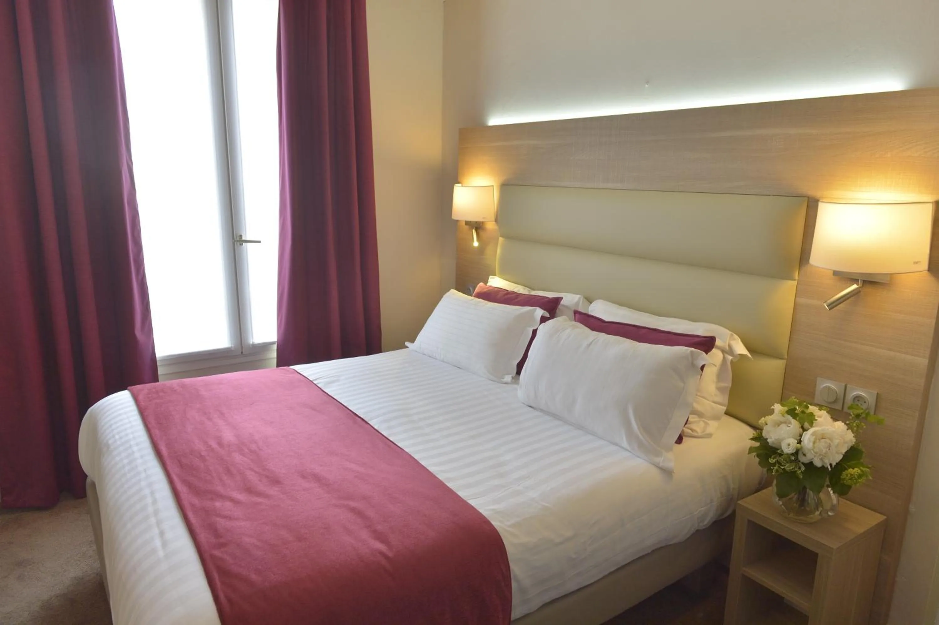 Bed in Unic Renoir Saint Germain