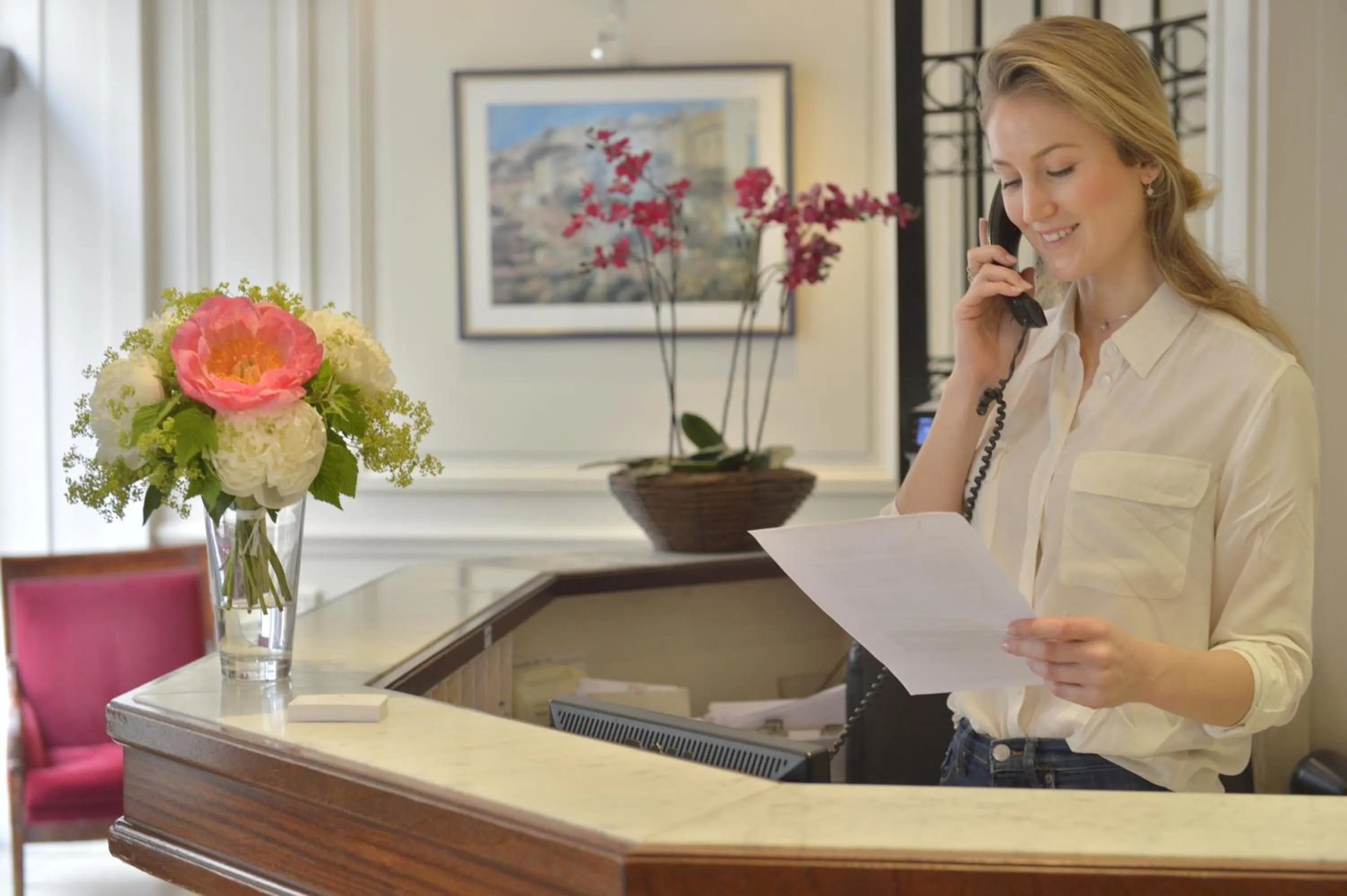 Staff in Unic Renoir Saint Germain