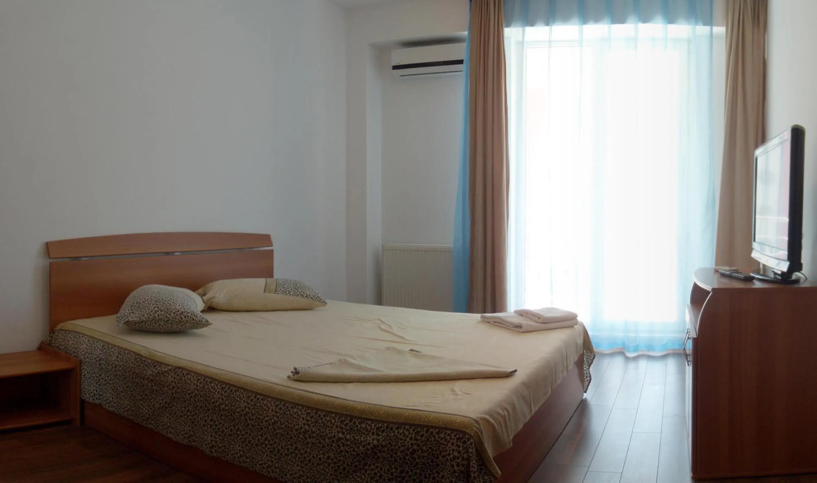 Bedroom, Bed in Summerland Mamaia