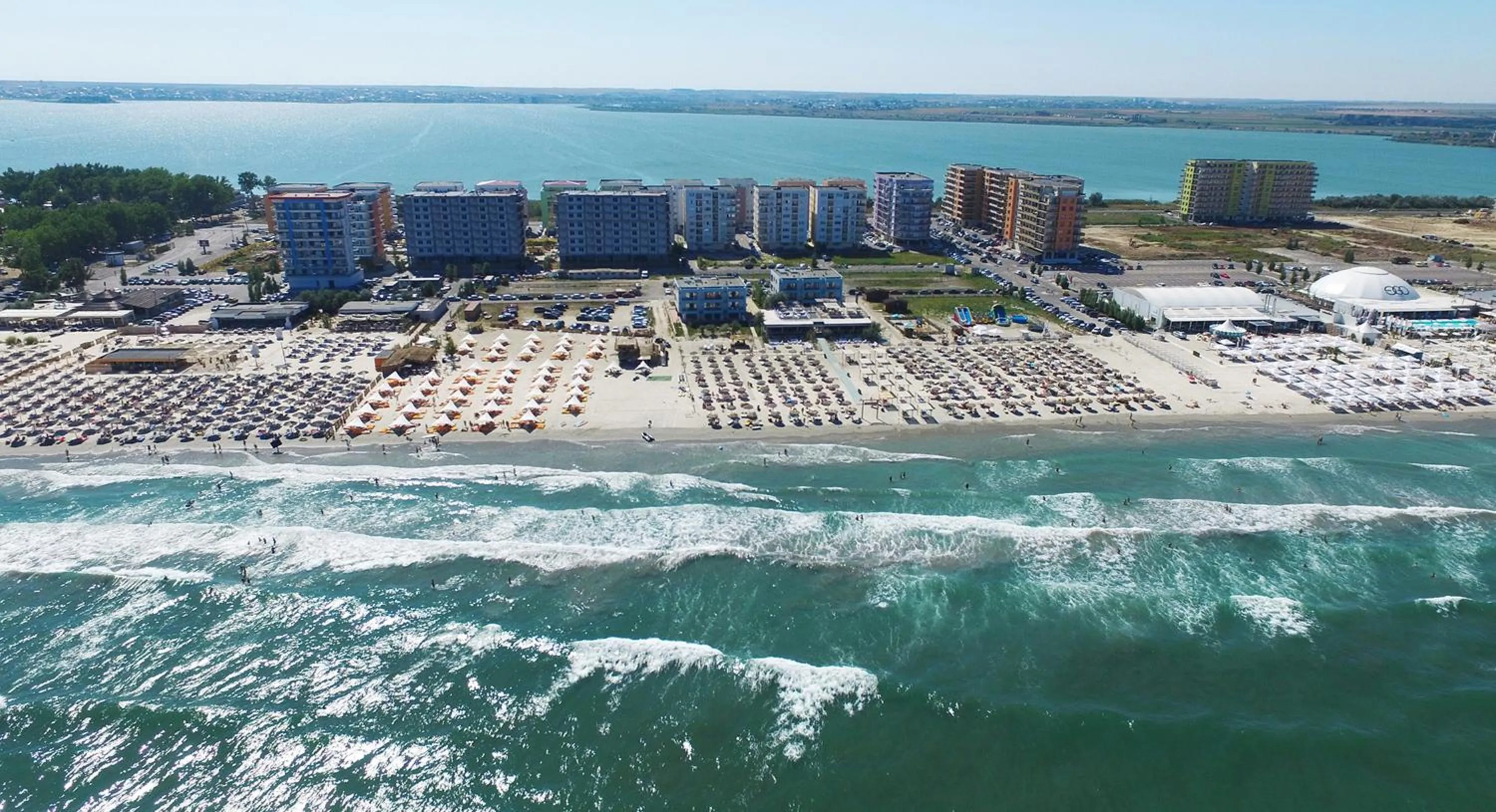 Lake view in Summerland Mamaia