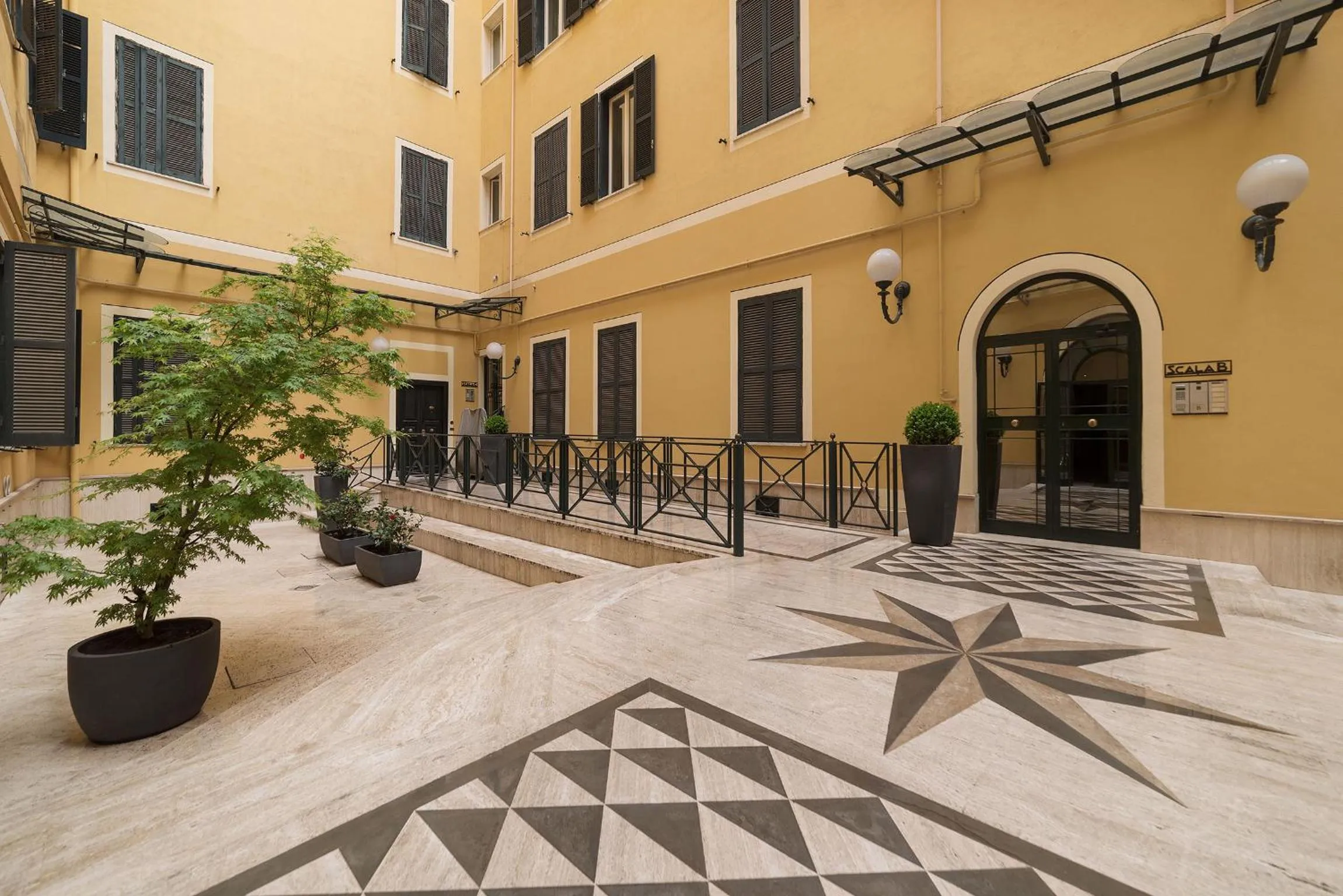 Facade/entrance in Domus Aurea & Colosseo Sweet Flat