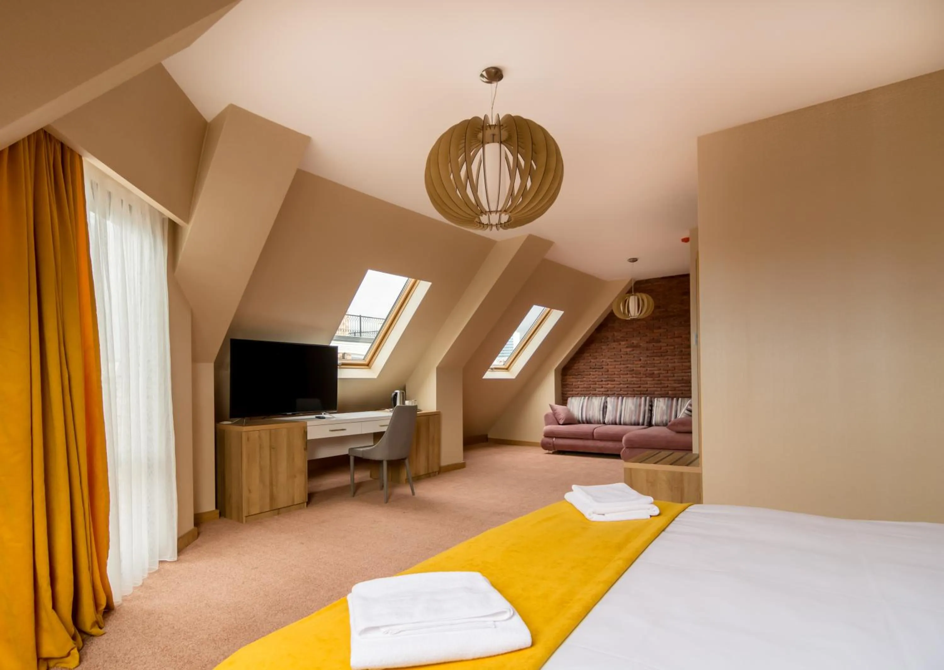 Photo of the whole room, Bed in Hotel London