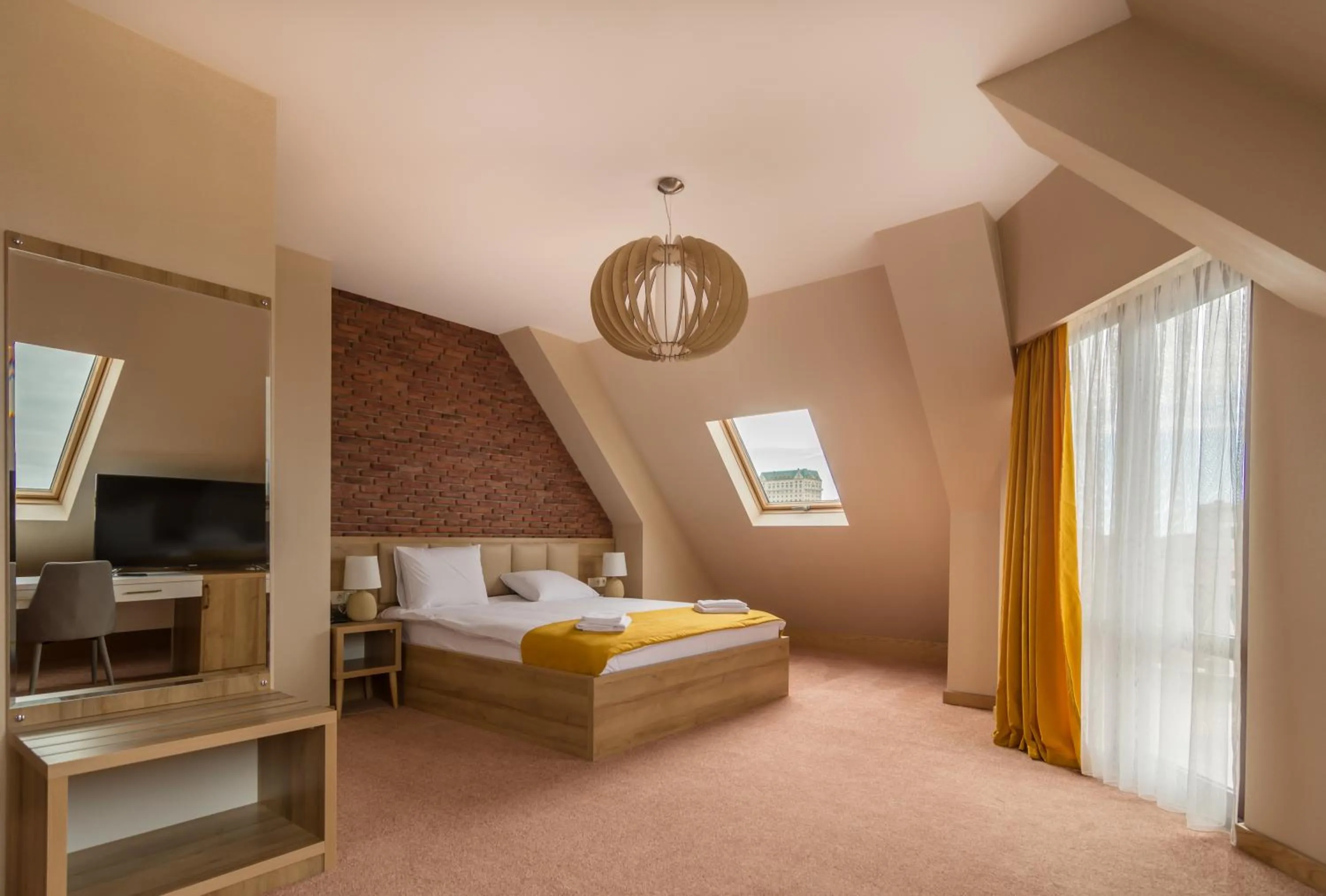 Photo of the whole room, Bed in Hotel London