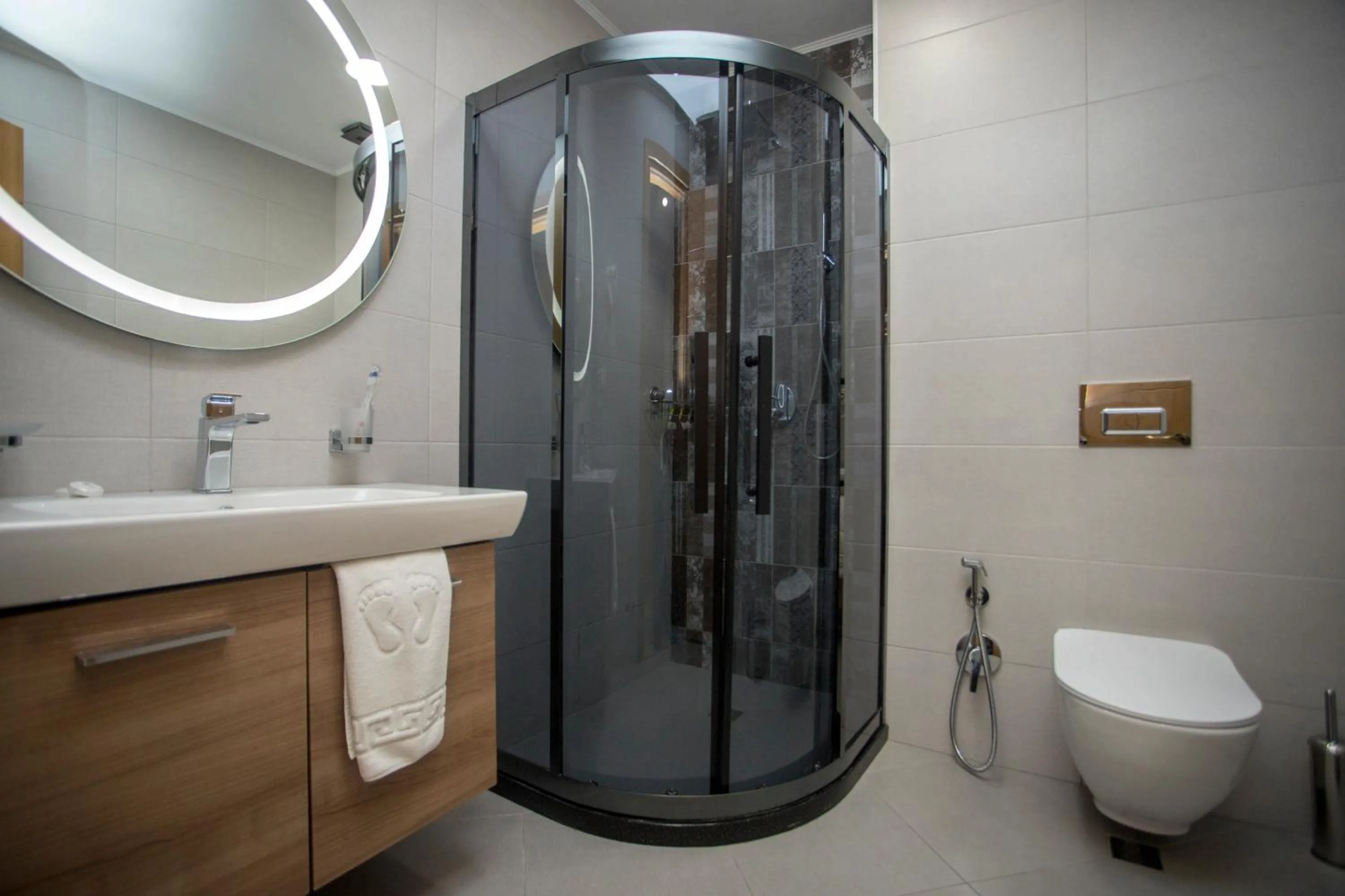 Shower in Hotel London