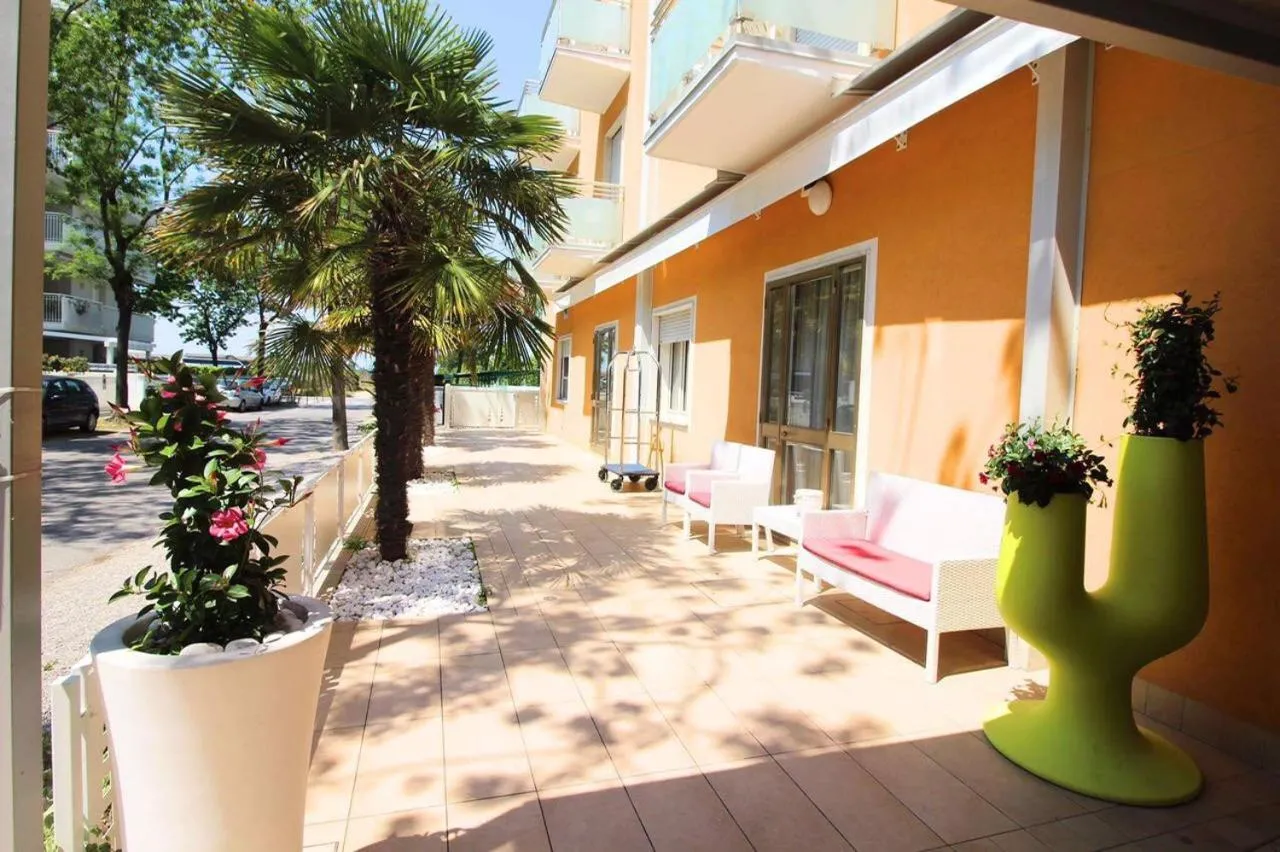 Facade/entrance in Hotel Eraclea