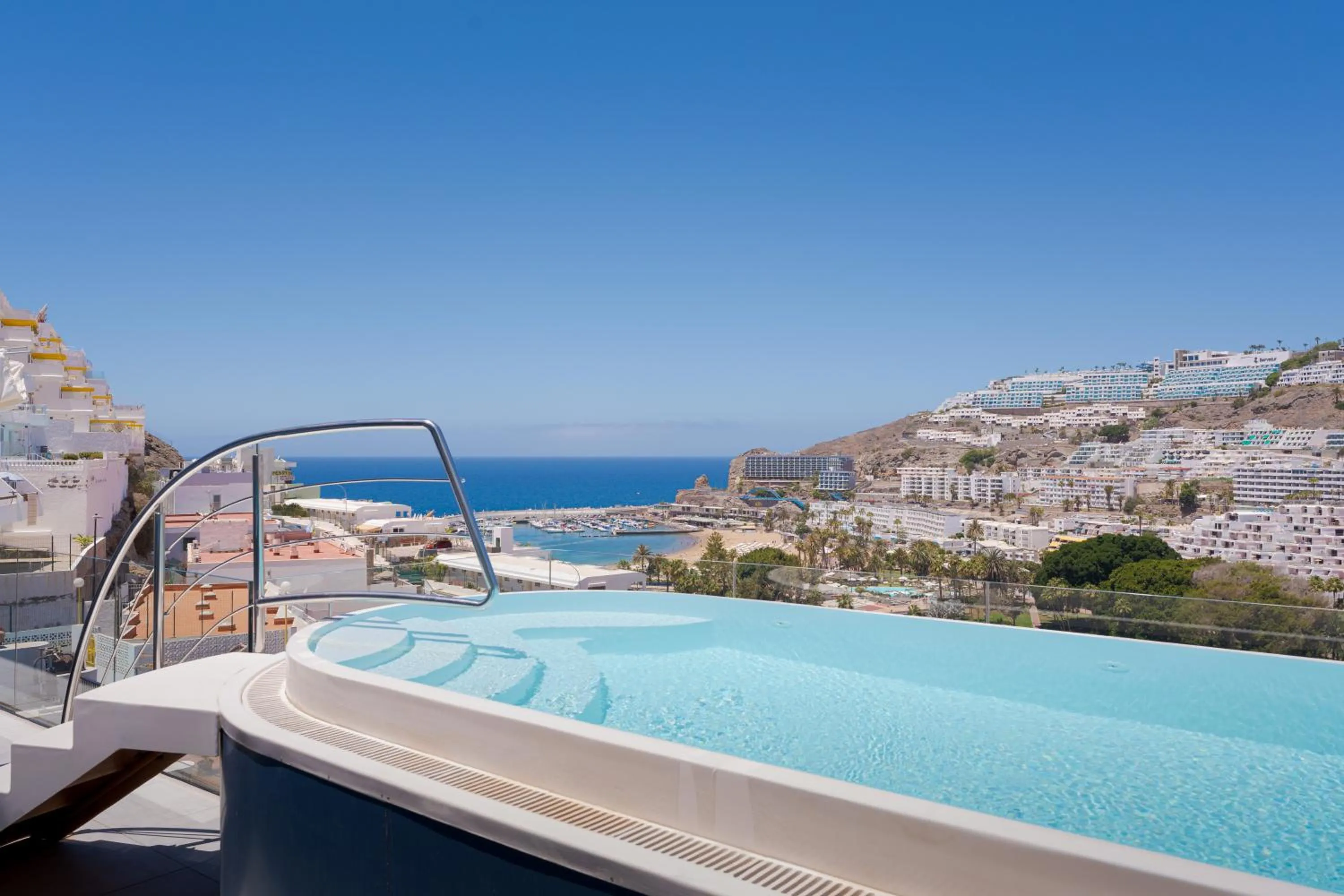 The One Luxury Apartments