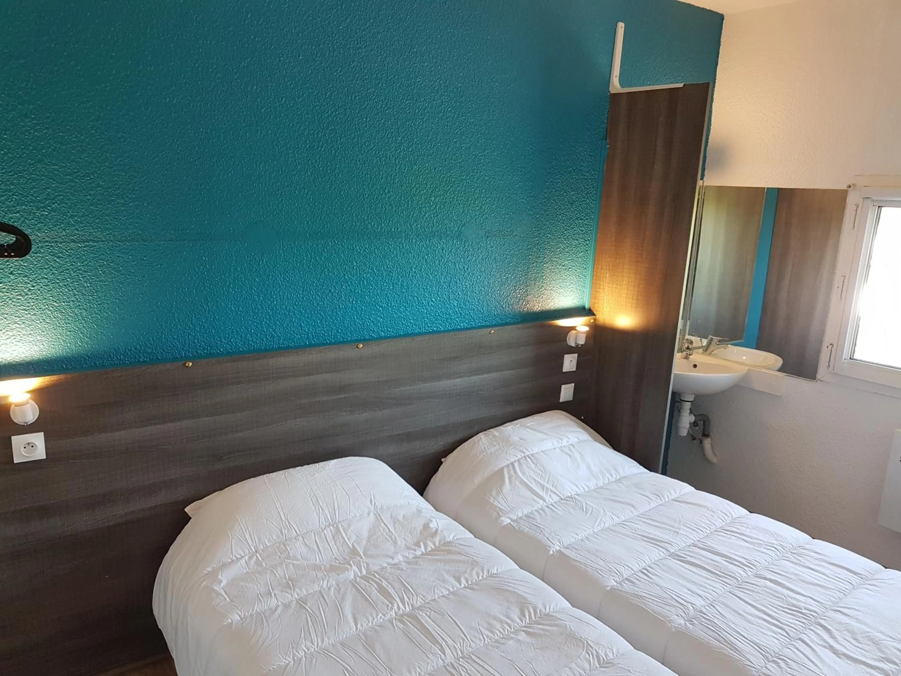 Photo of the whole room, Bed in Hôtel Eco Blois -Sud- Vineuil