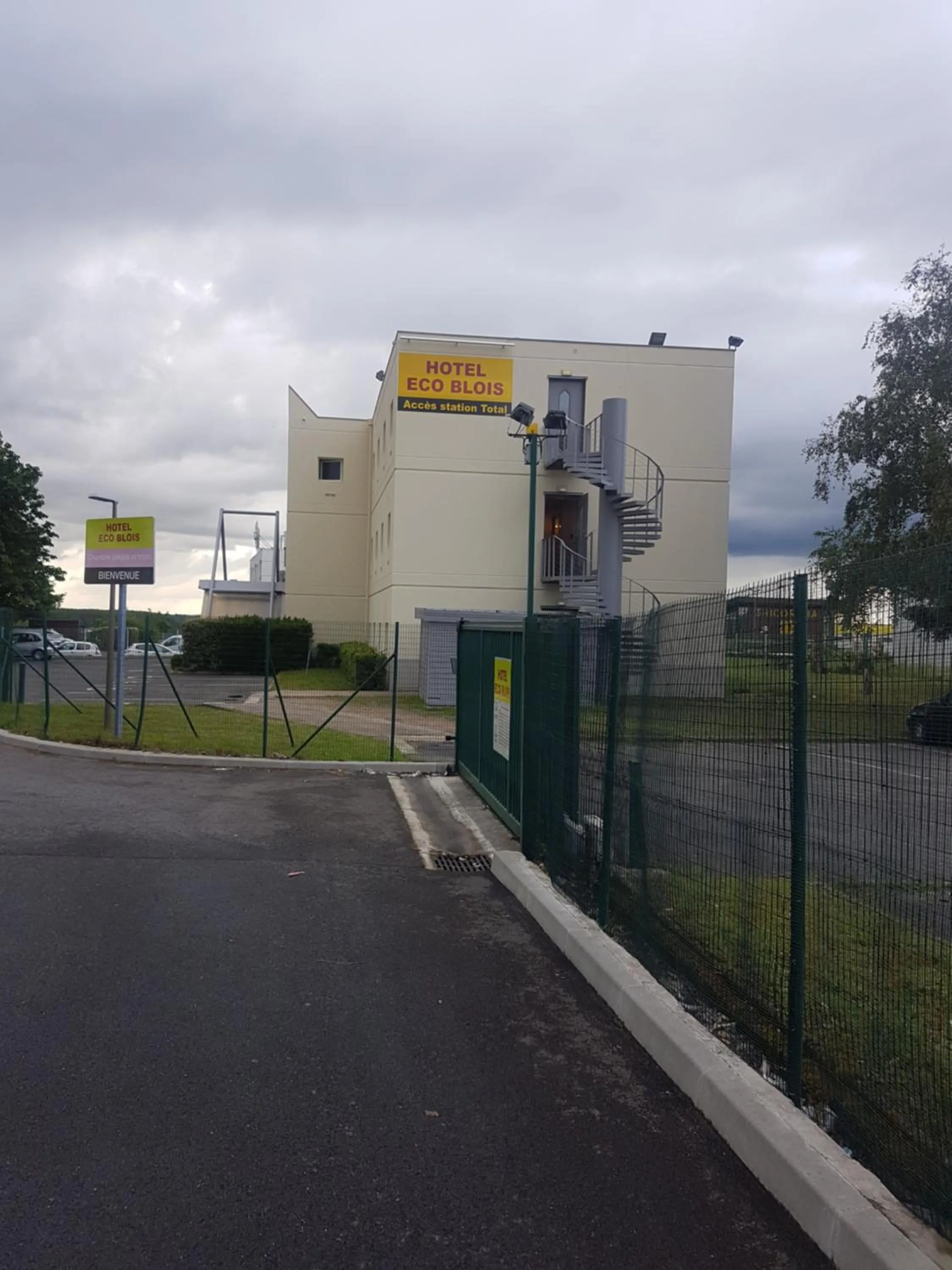 Property building in Hôtel Eco Blois -Sud- Vineuil