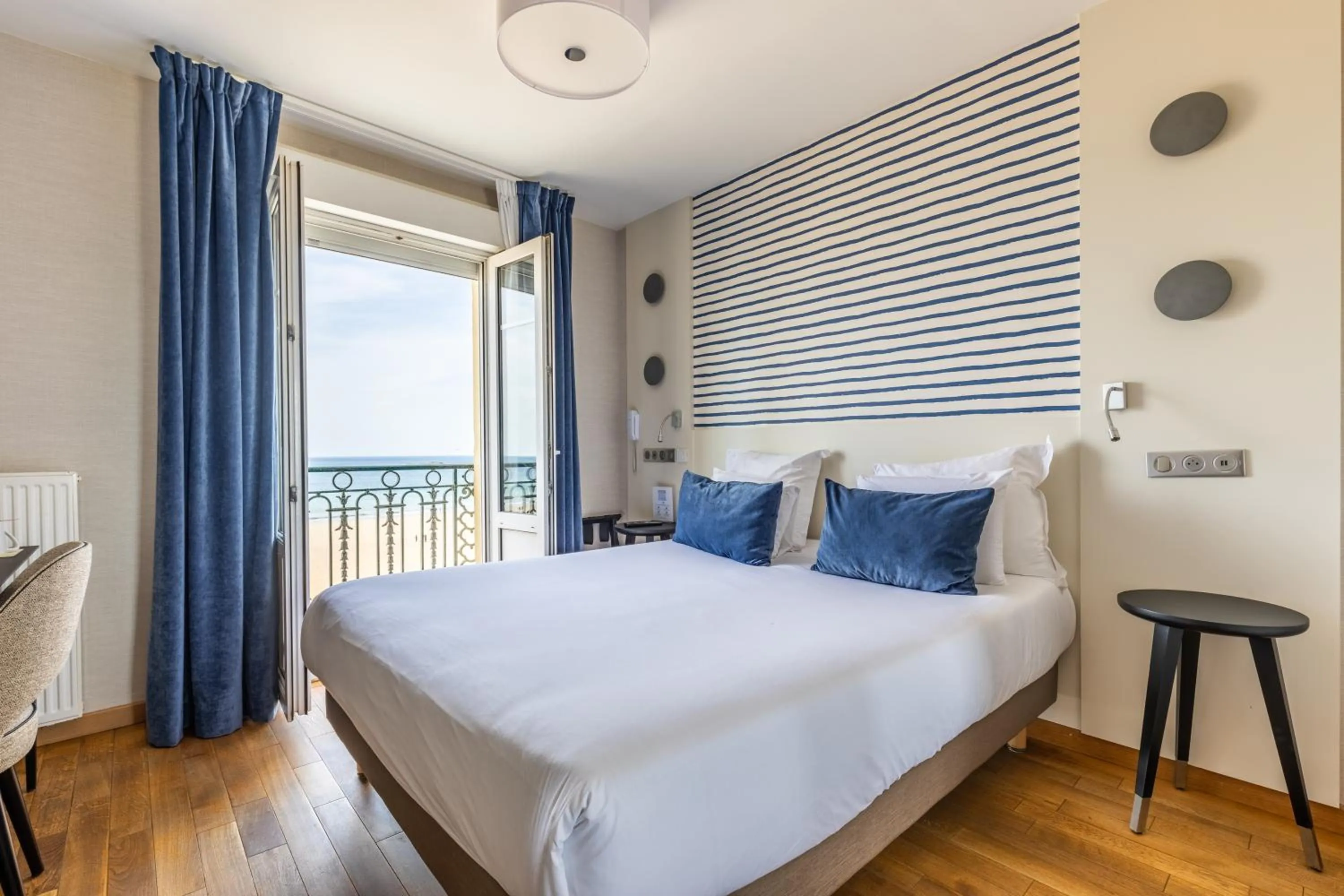 Bed in Hotel Kyriad Saint Malo Centre Plage