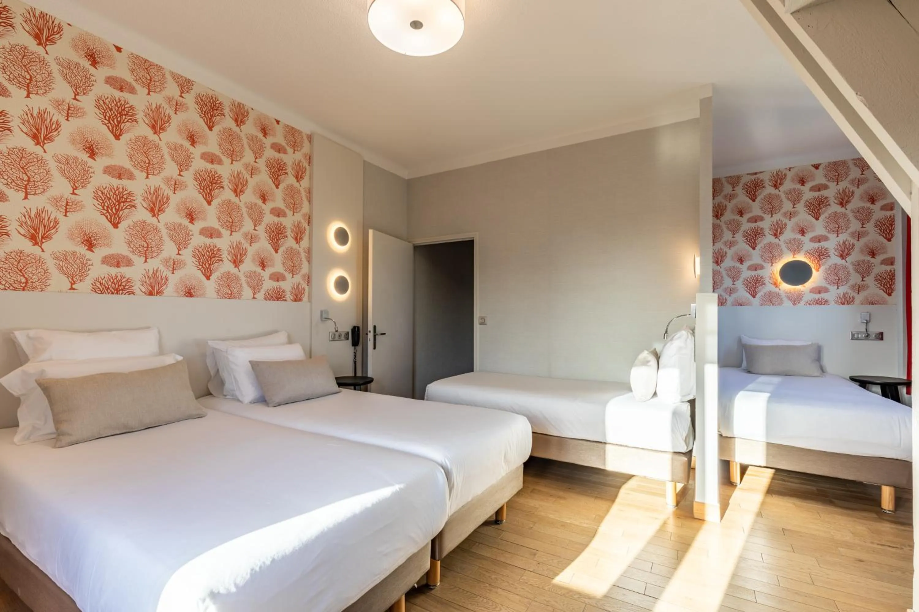 Bed in Hotel Kyriad Saint Malo Centre Plage