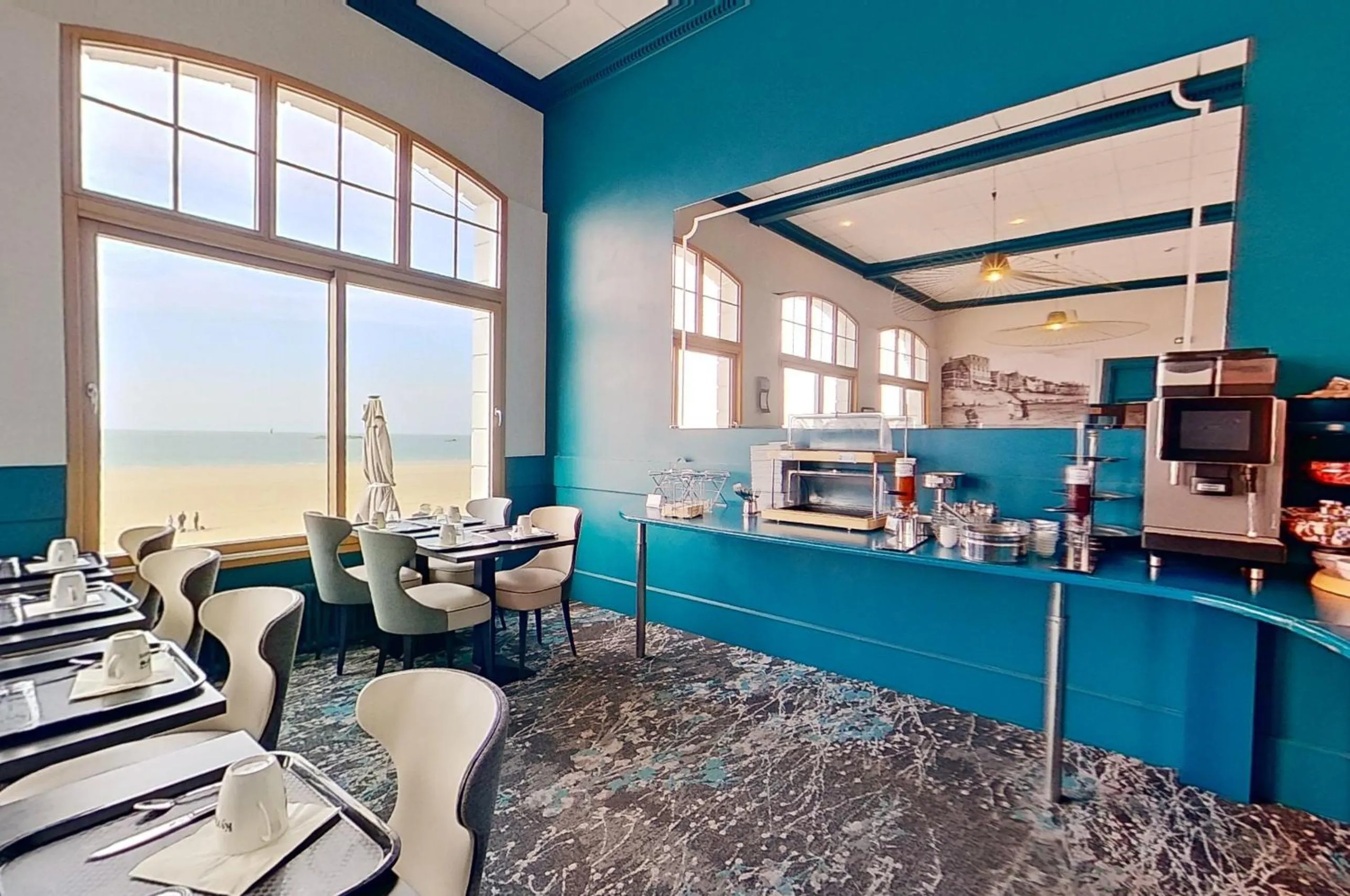 Breakfast in Hotel Kyriad Saint Malo Centre Plage