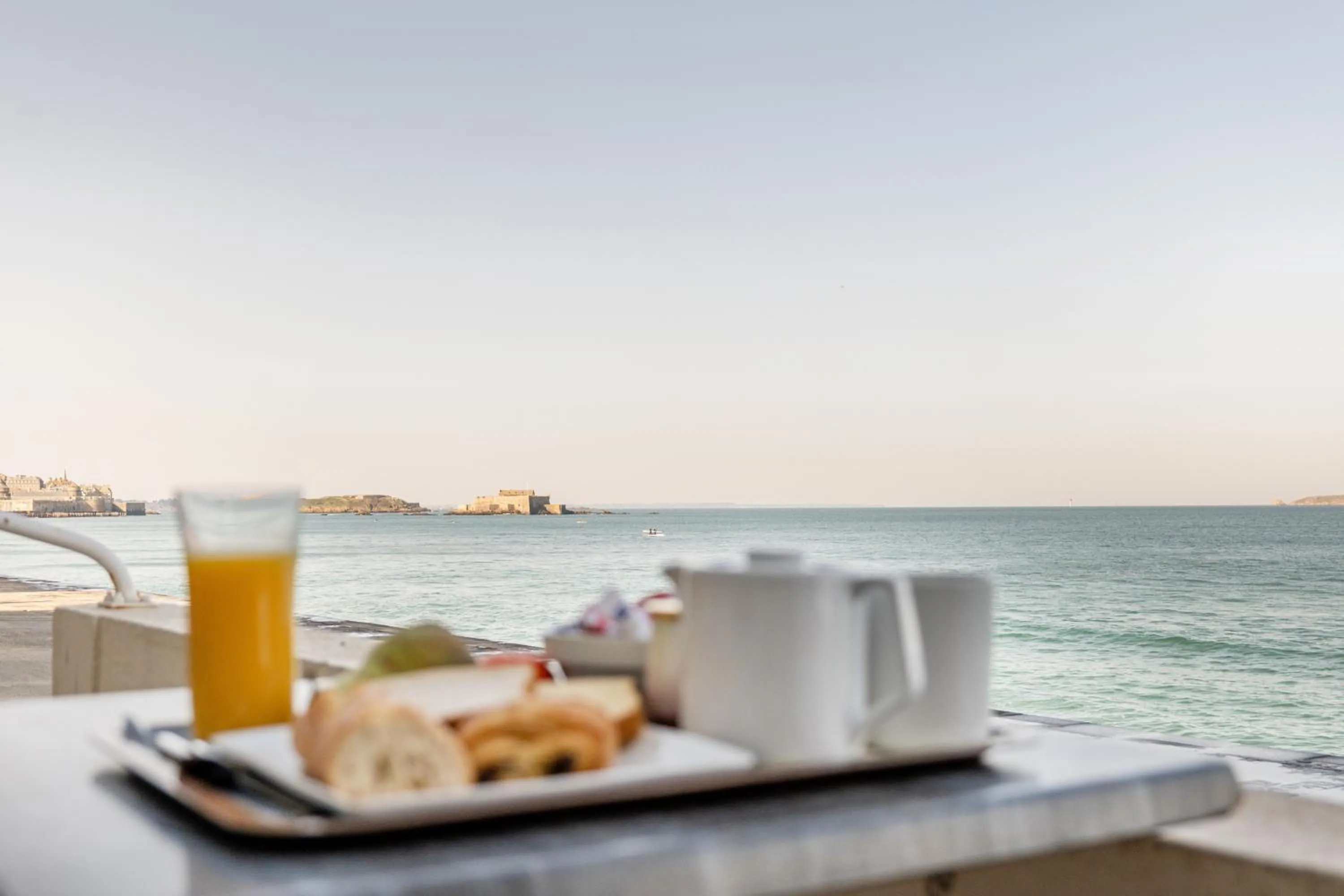 Balcony/Terrace in Hotel Kyriad Saint Malo Centre Plage