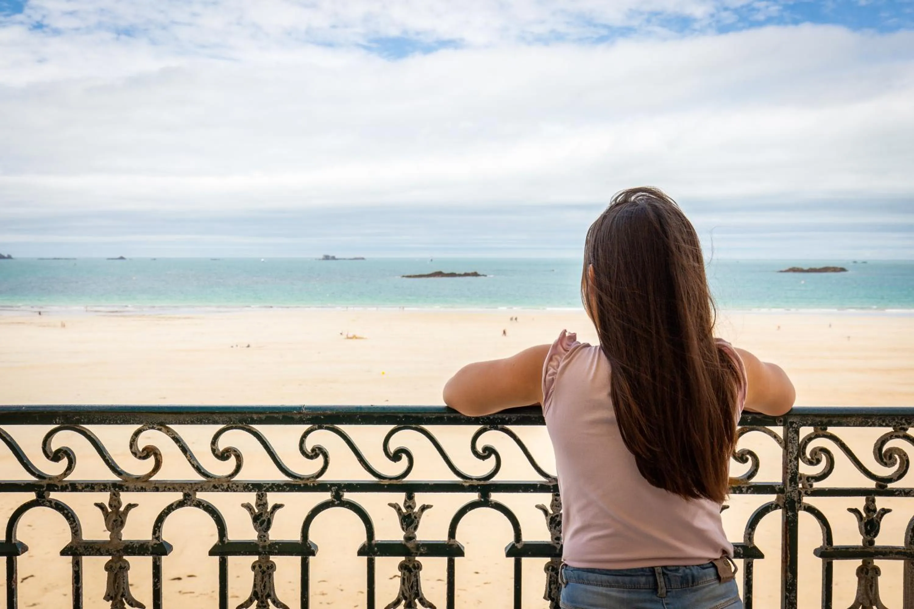 Photo of the whole room in Hotel Kyriad Saint Malo Centre Plage