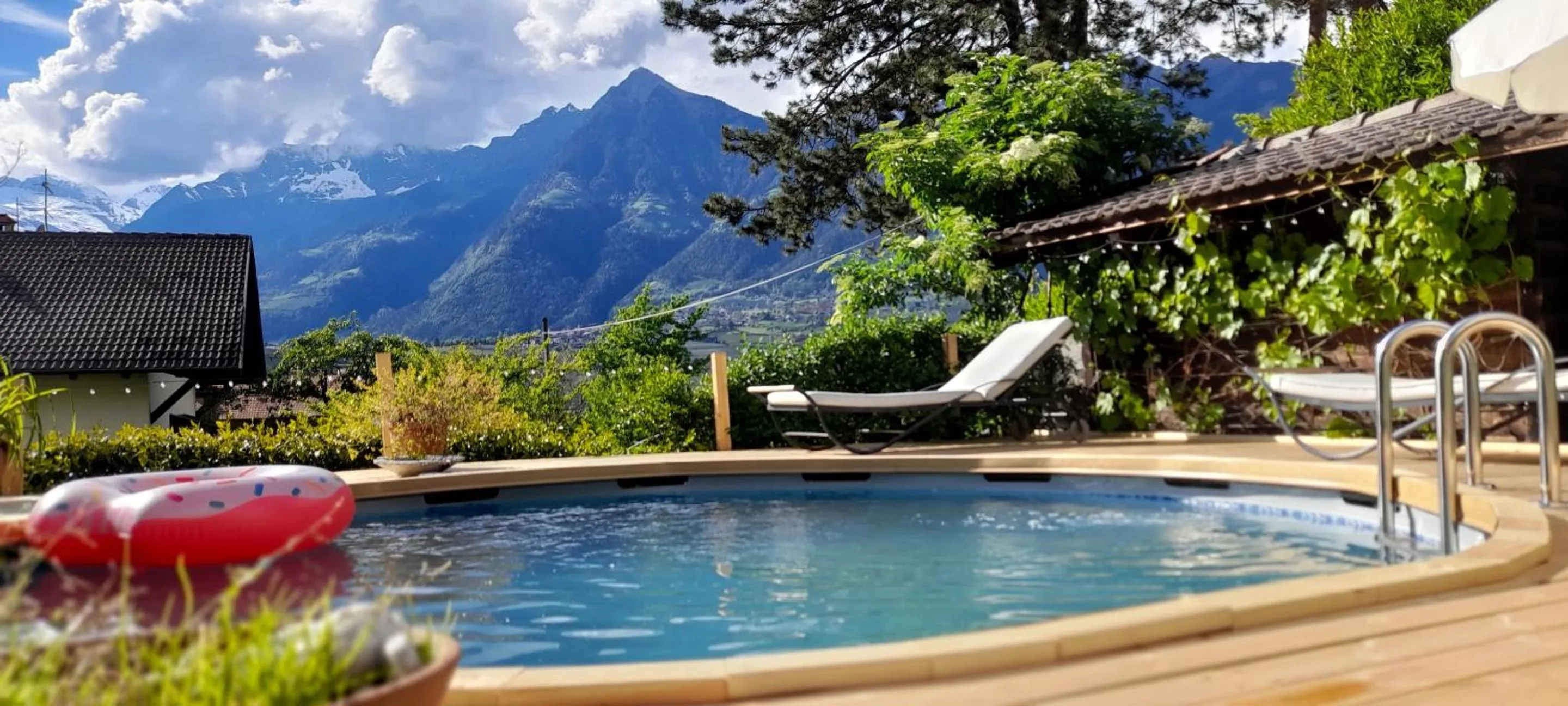 Pool view in Home Suite Home Bed & Breakfast