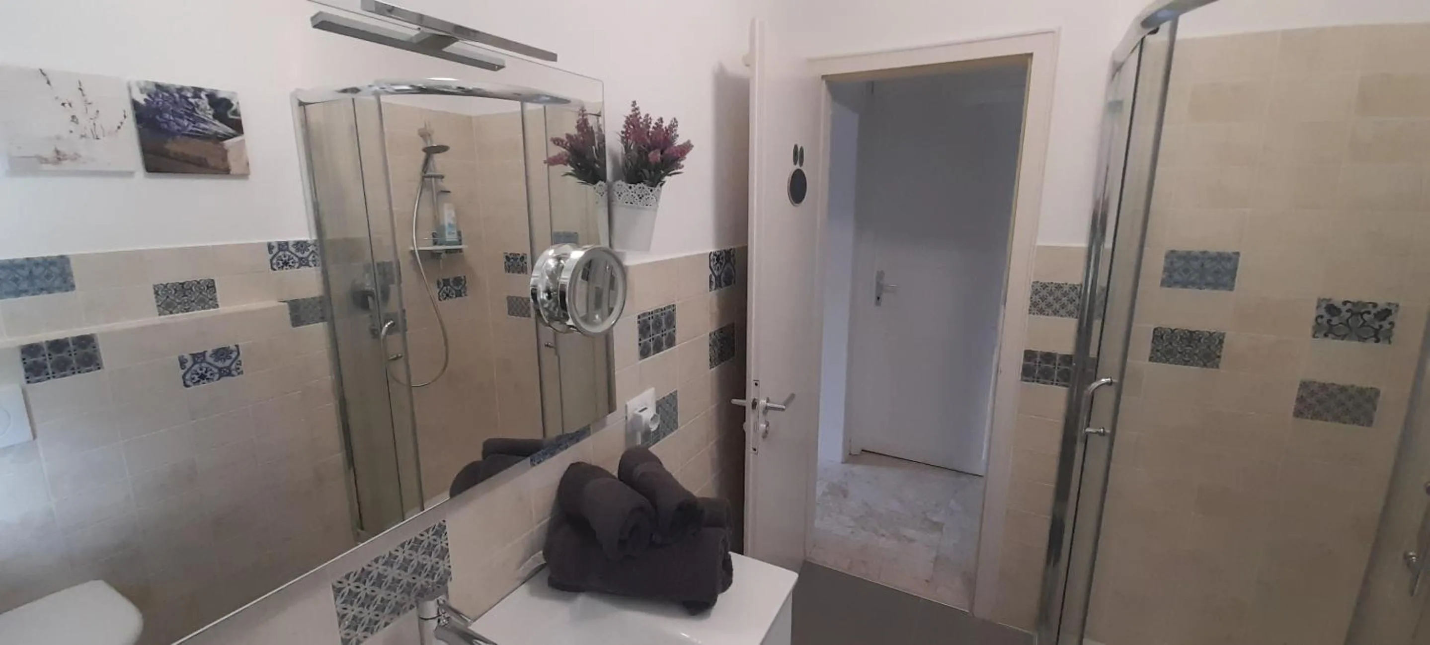 Bathroom in Home Suite Home Bed & Breakfast