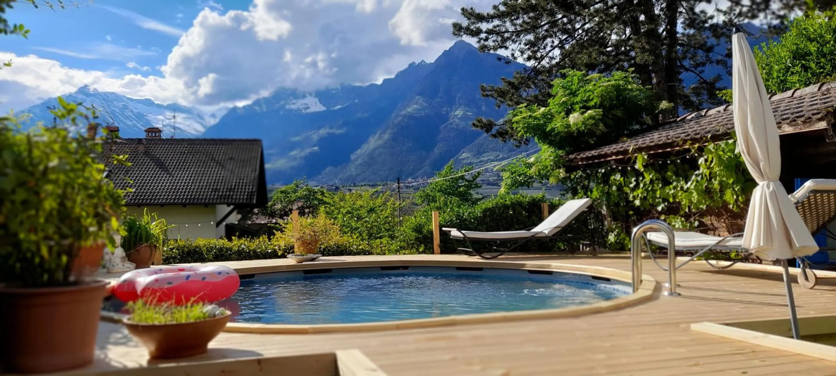 Pool view in Home Suite Home Bed & Breakfast