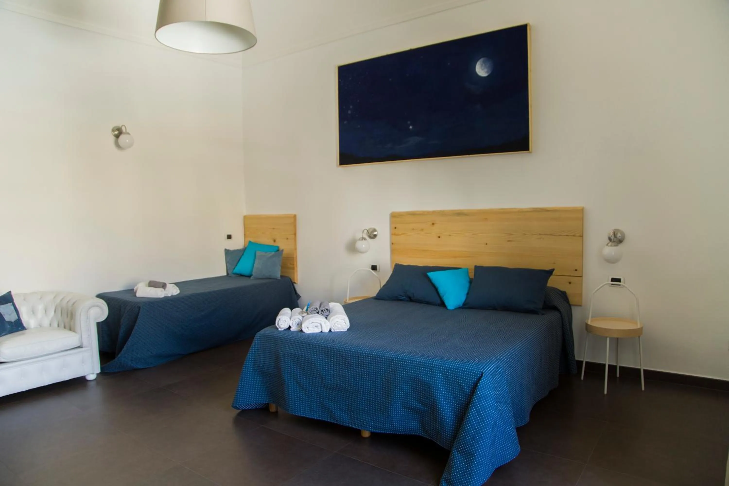 Bedroom, Bed in Acqua Cotta