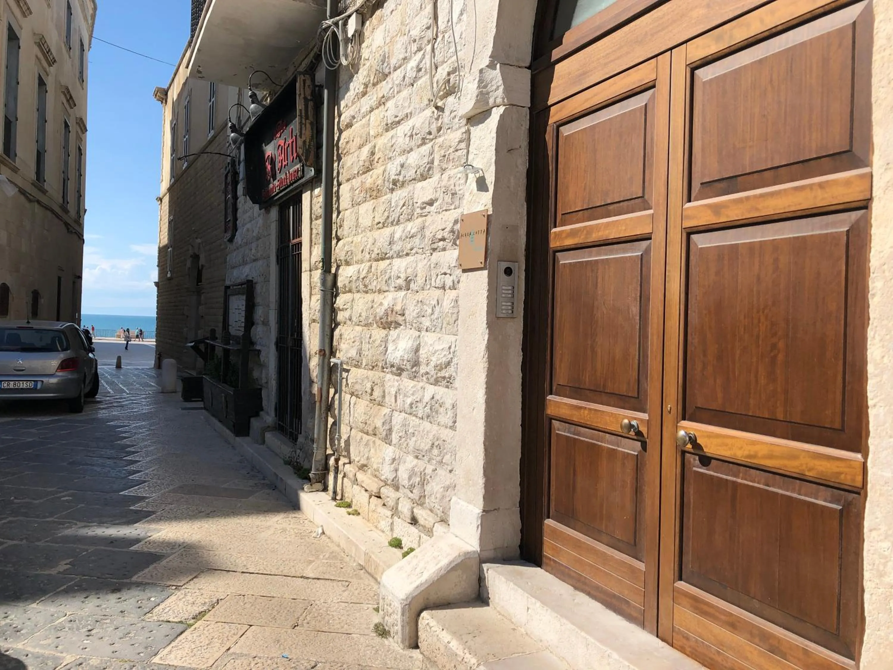 Facade/entrance in Acqua Cotta