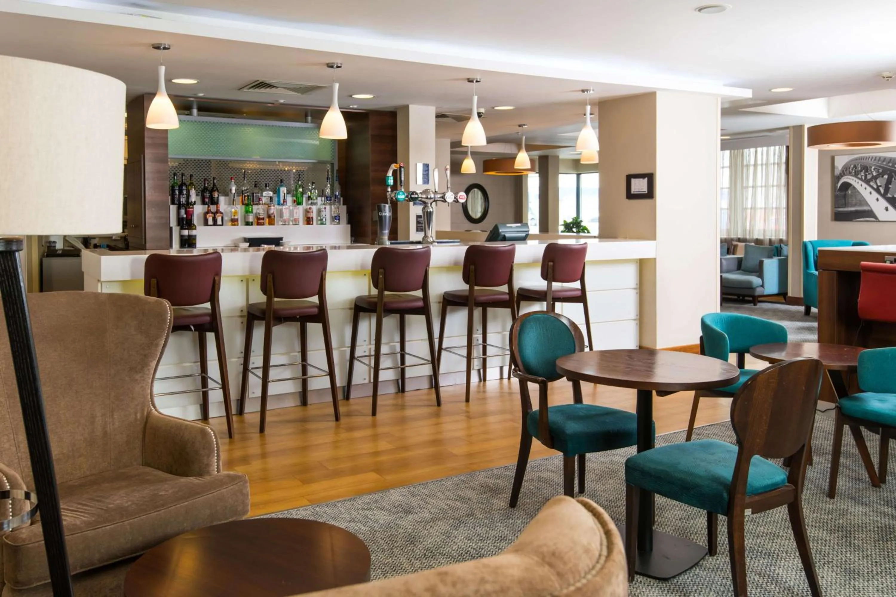 Lounge or bar in Hampton by Hilton Birmingham Jewellery Quarter