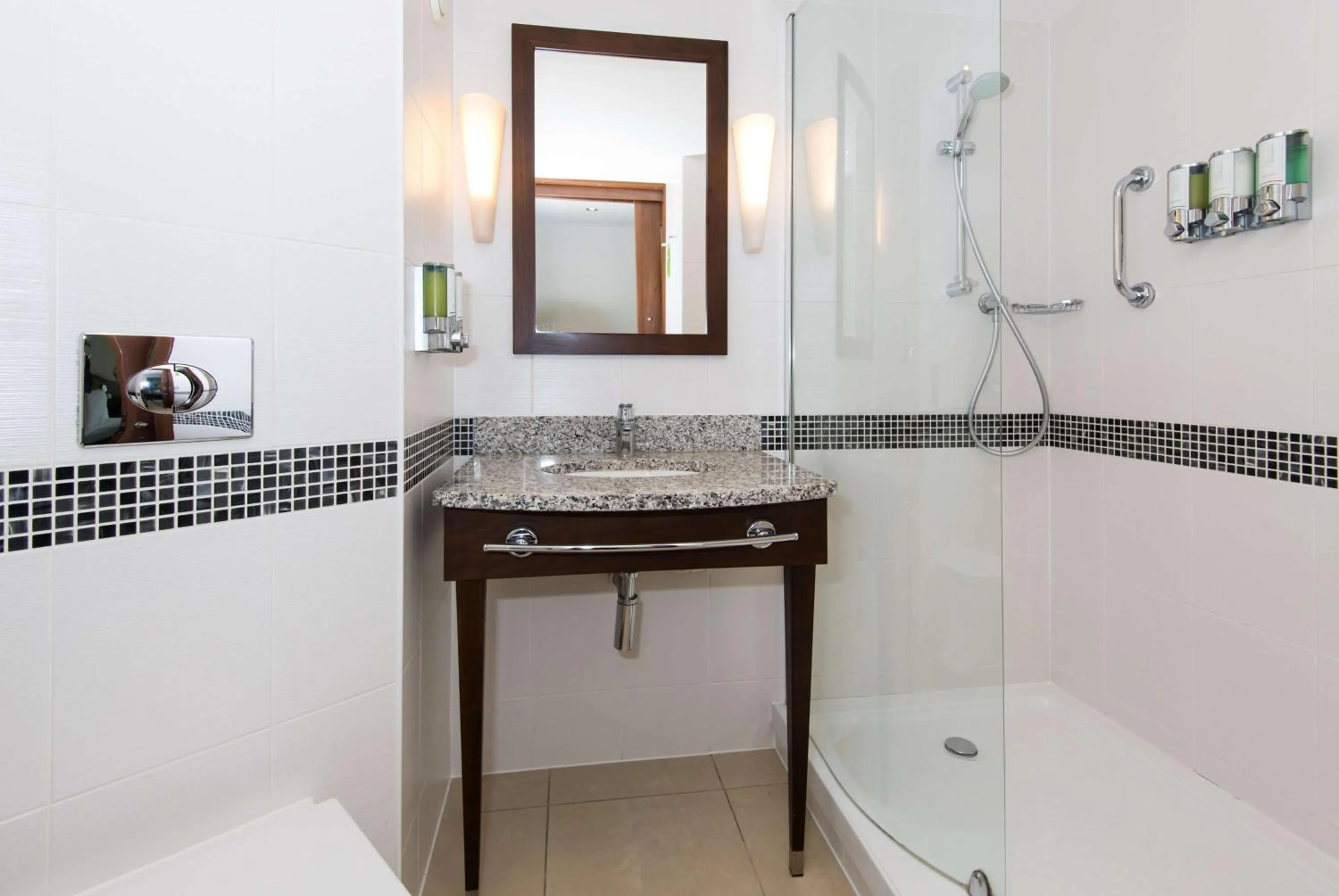 Bathroom in Hampton by Hilton Birmingham Jewellery Quarter