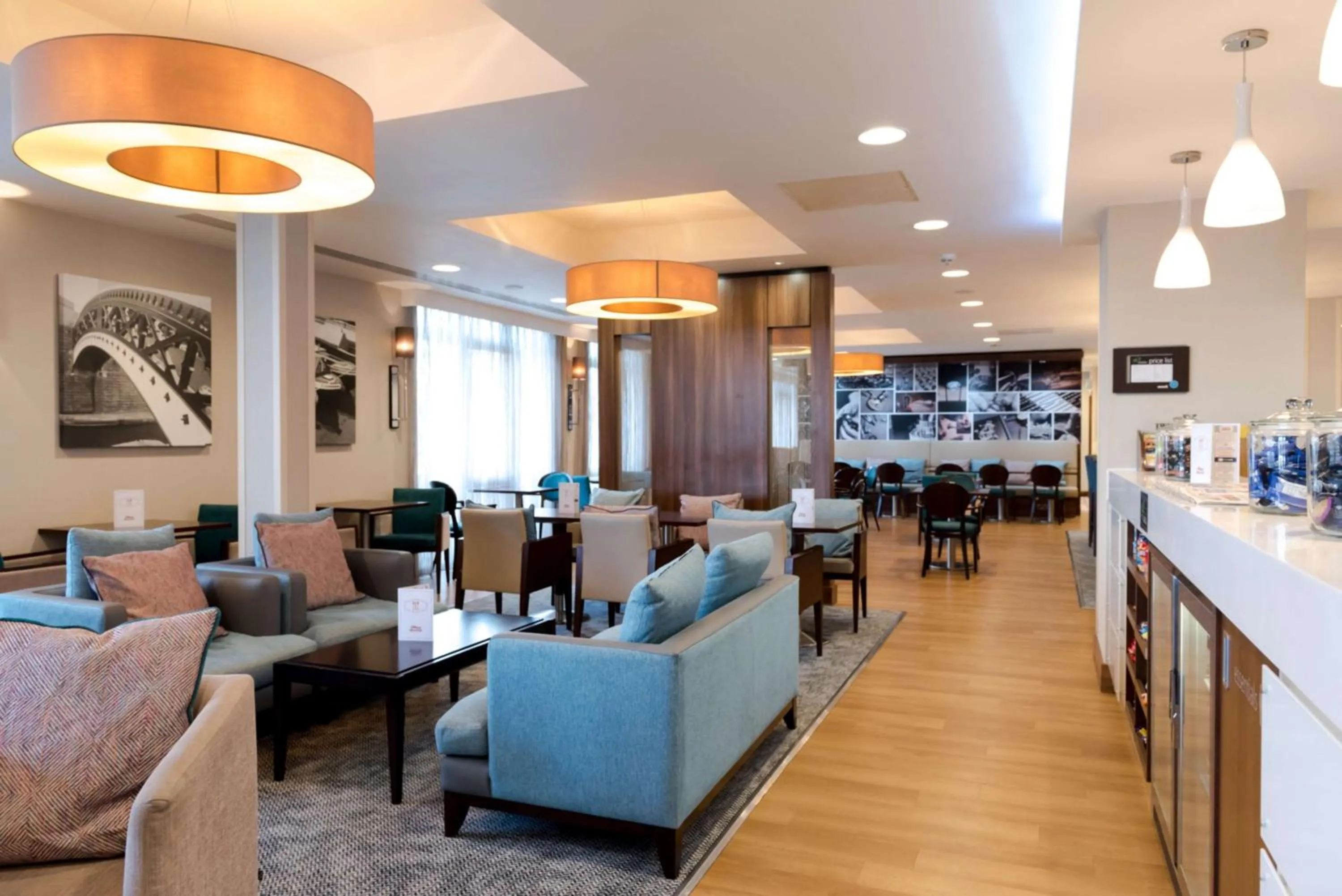 Lobby or reception in Hampton by Hilton Birmingham Jewellery Quarter