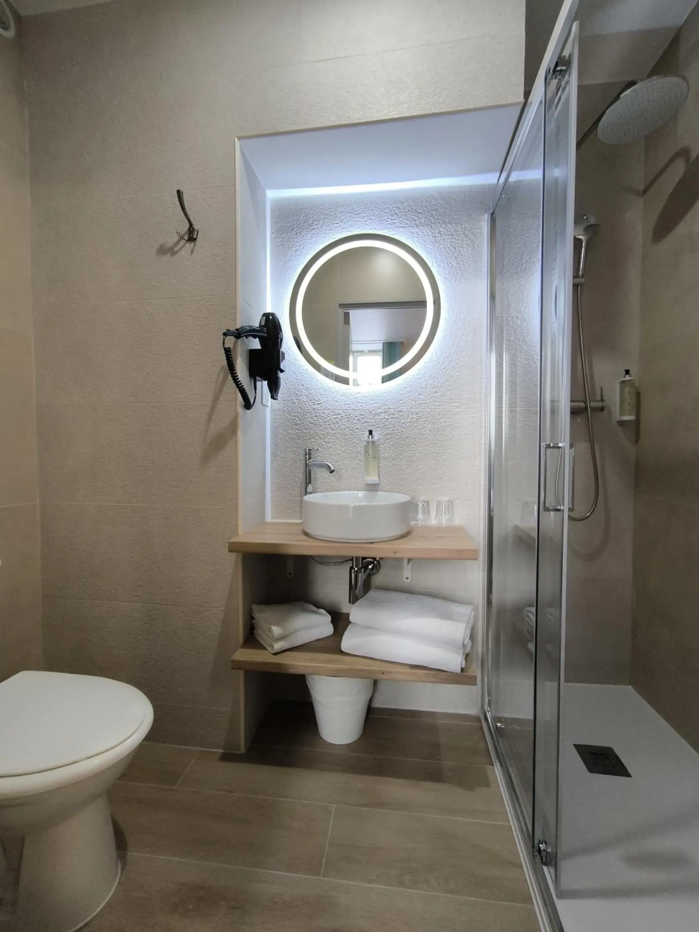 Bathroom in Hotel Du Midi Bathroom in Hotel Du Midi