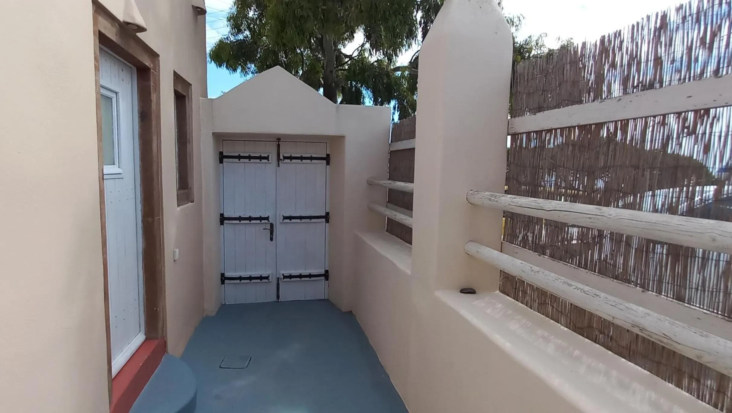 Facade/entrance in Villa Kisiris