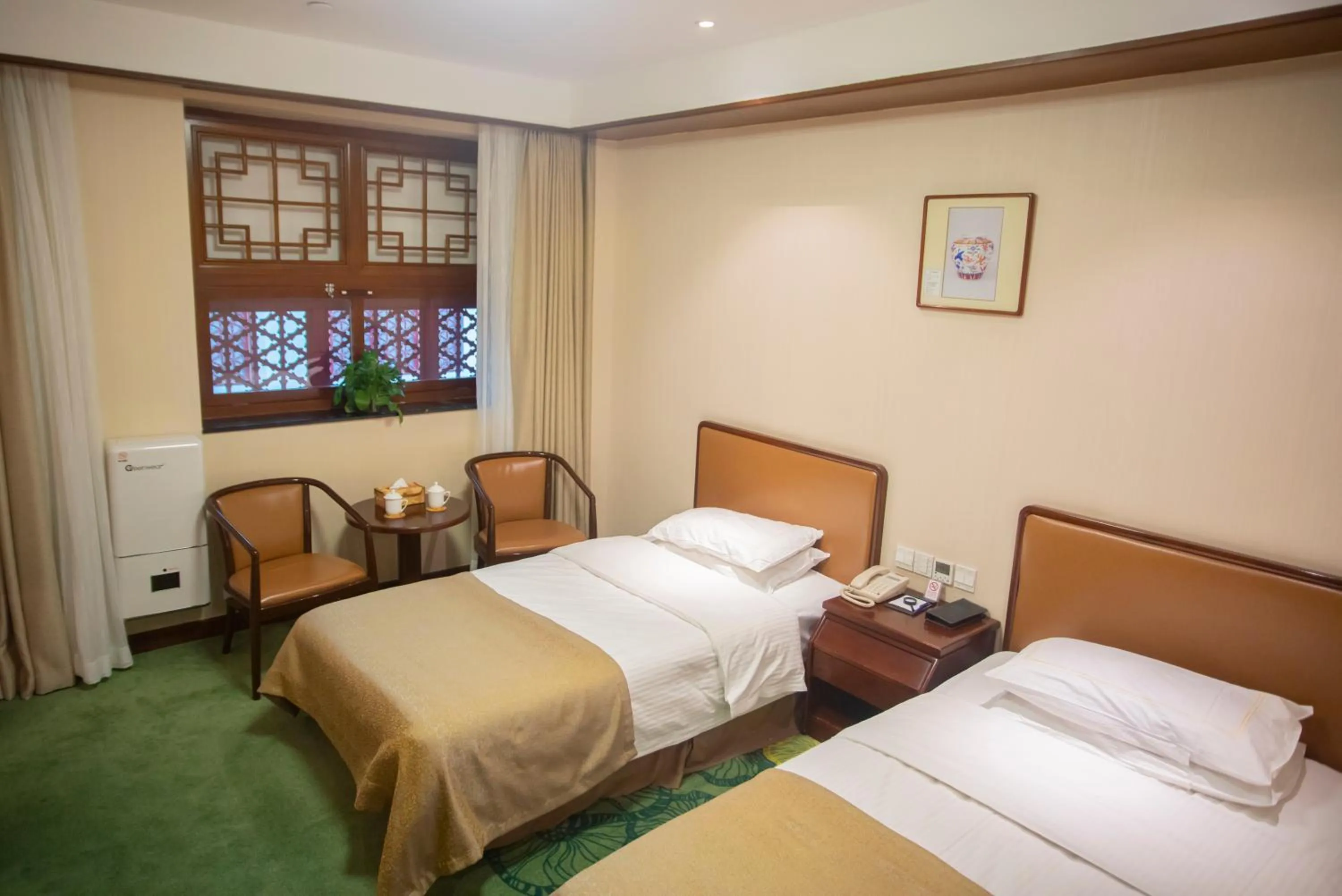 Photo of the whole room, Bed in Jade Garden Hotel
