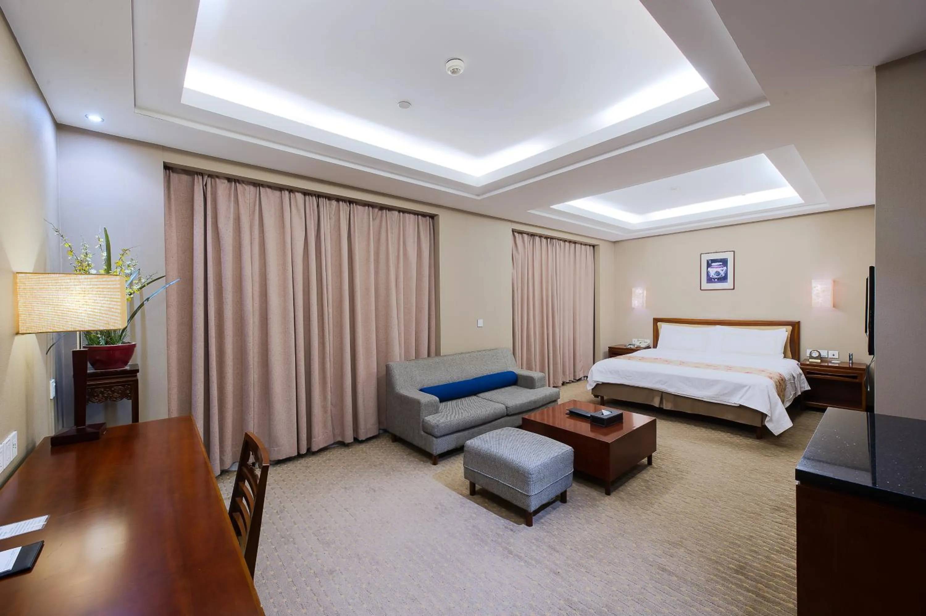 Photo of the whole room, Bed in Jade Garden Hotel